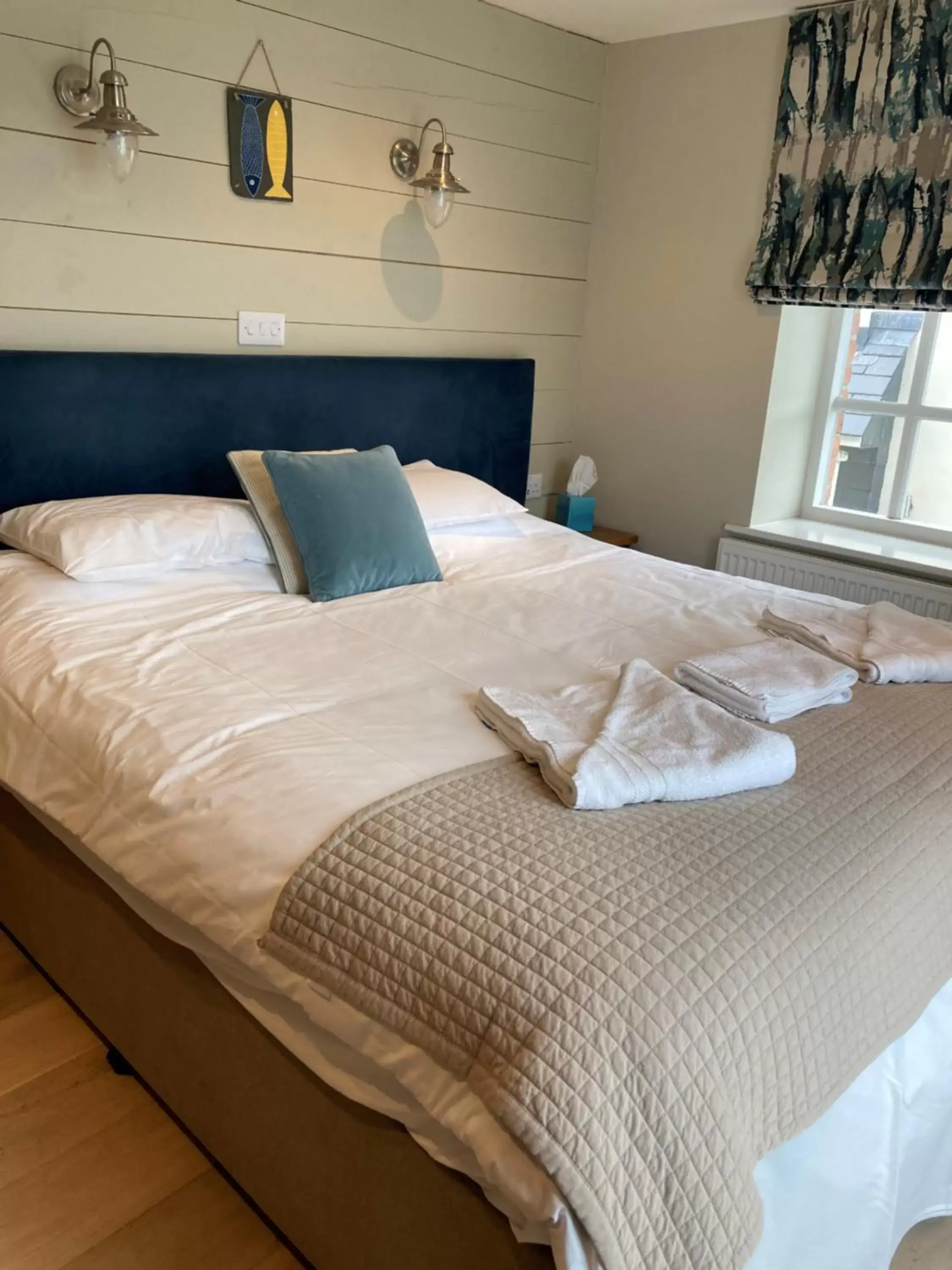 Bedroom, Bed in The Galleon Inn