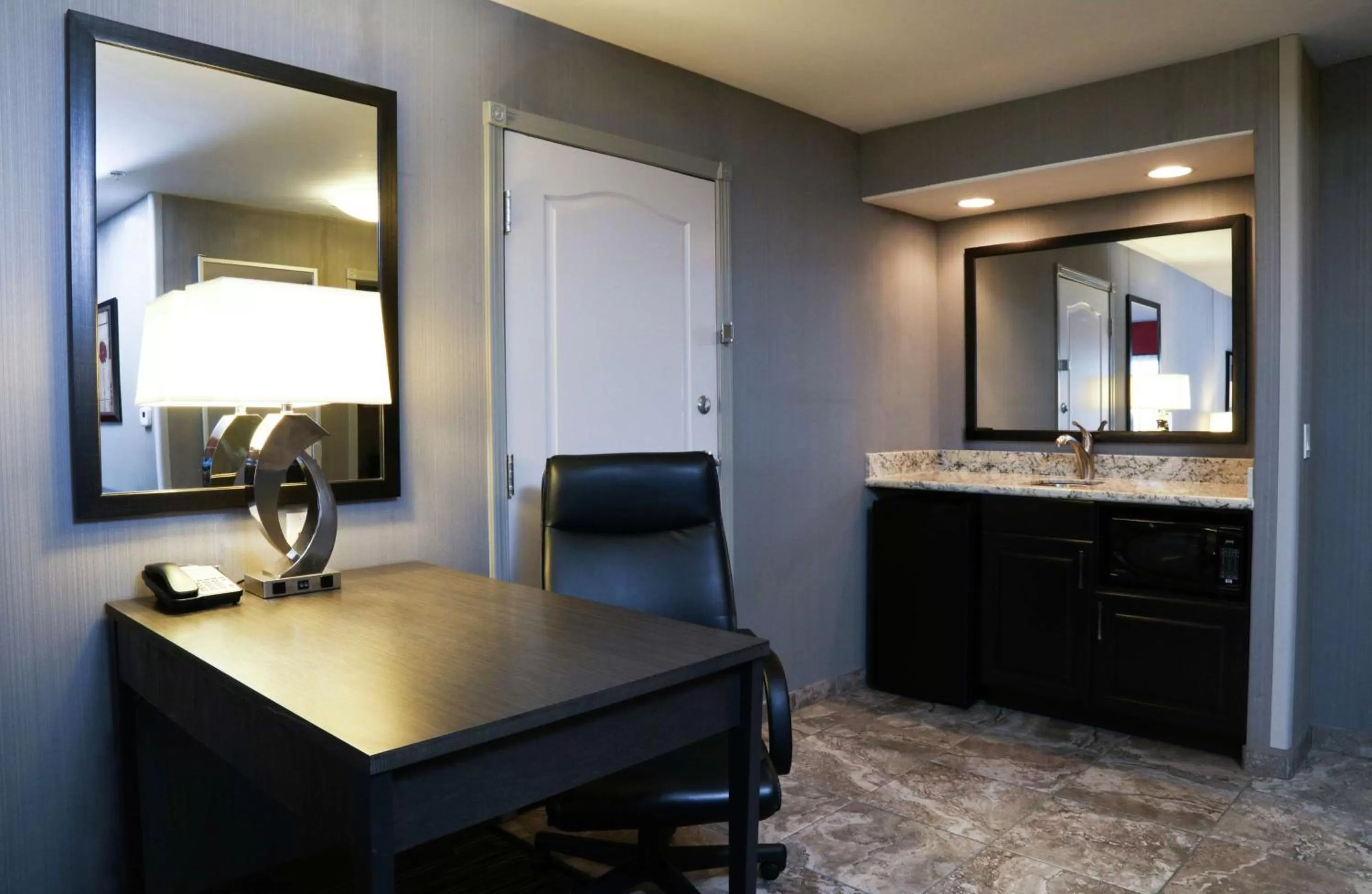 Bedroom in Hampton Inn & Suites Temecula