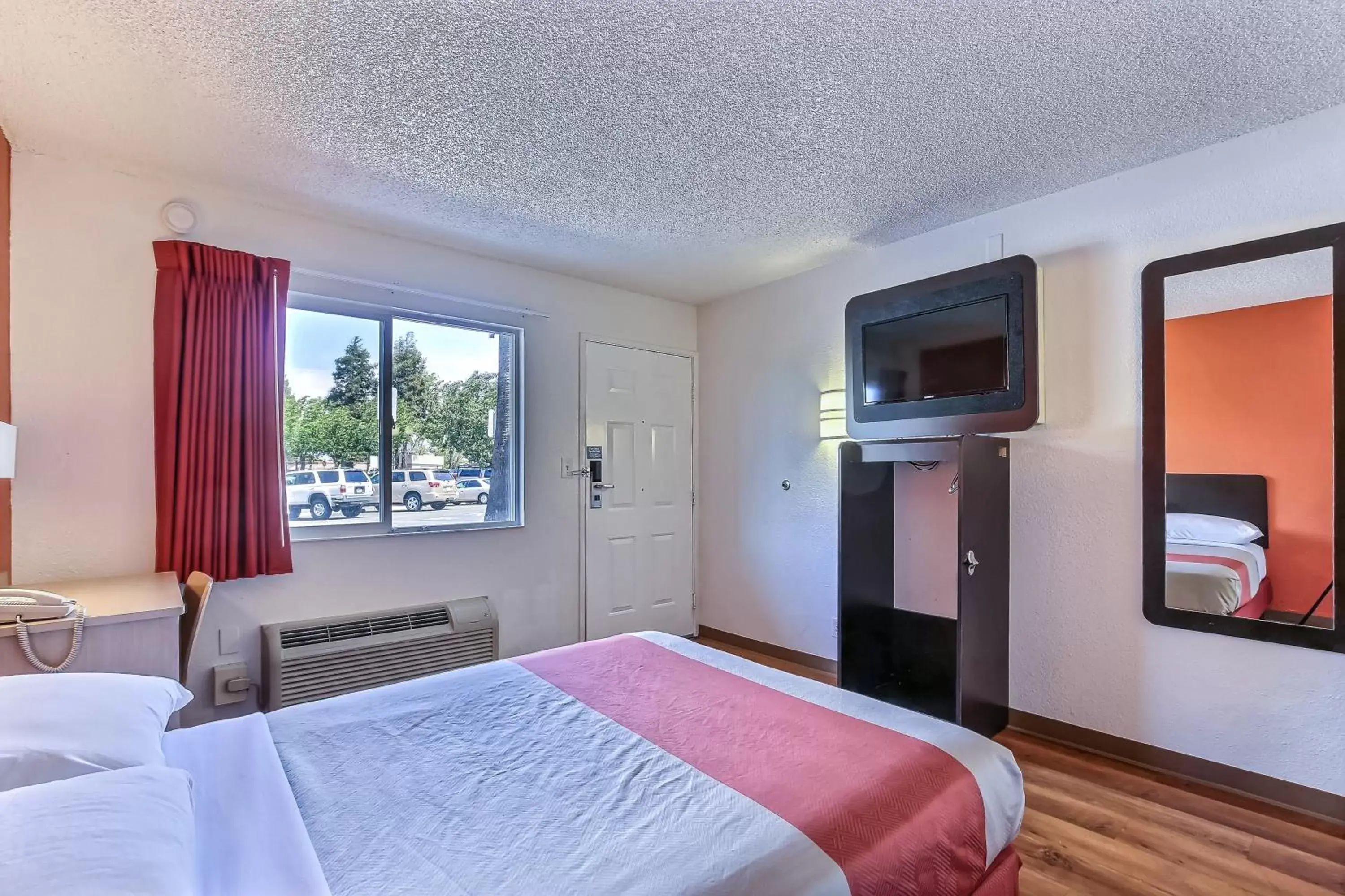 Bedroom, Bed in Motel 6-Pleasanton, CA