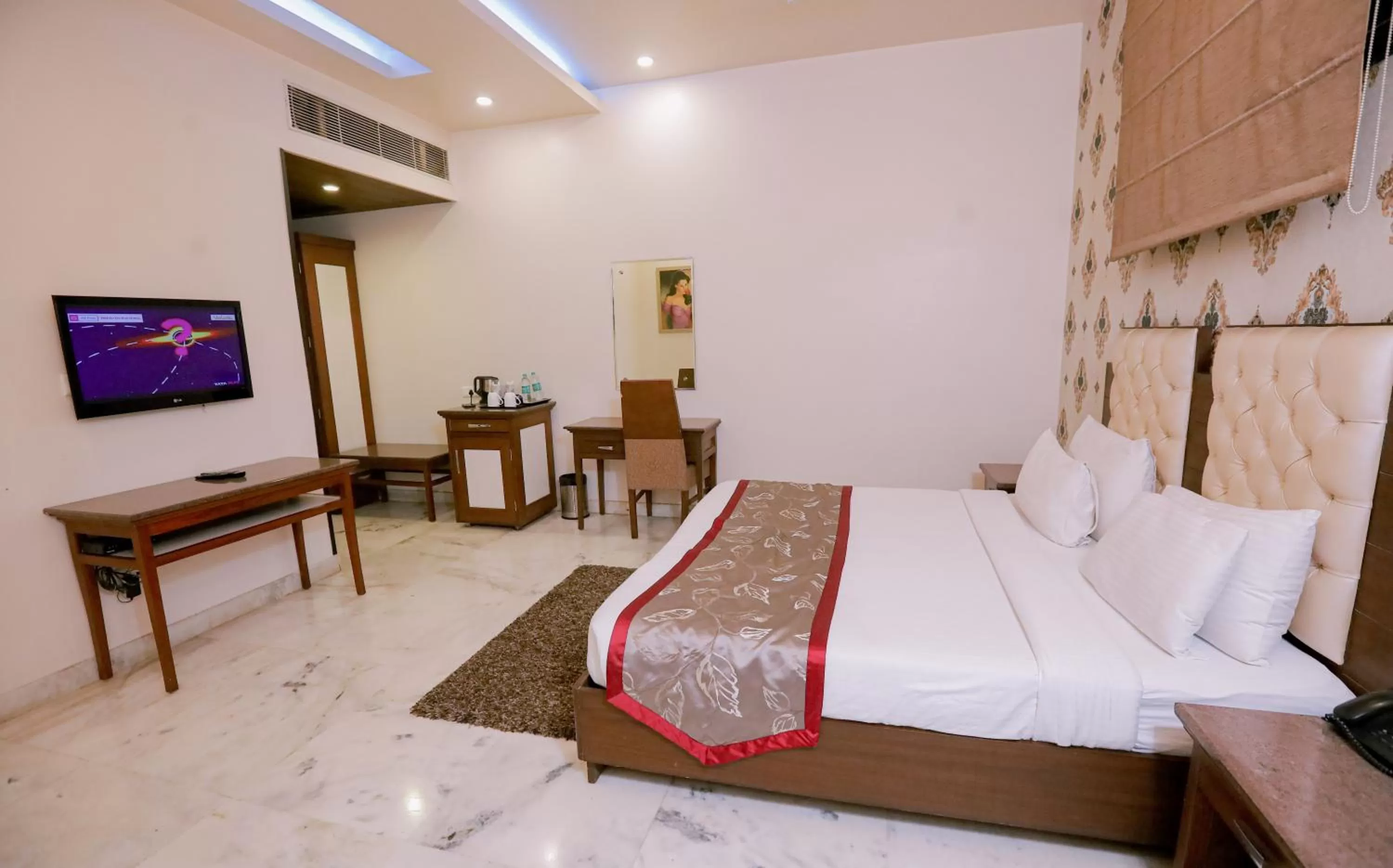 Bed in Hotel Leela Grande