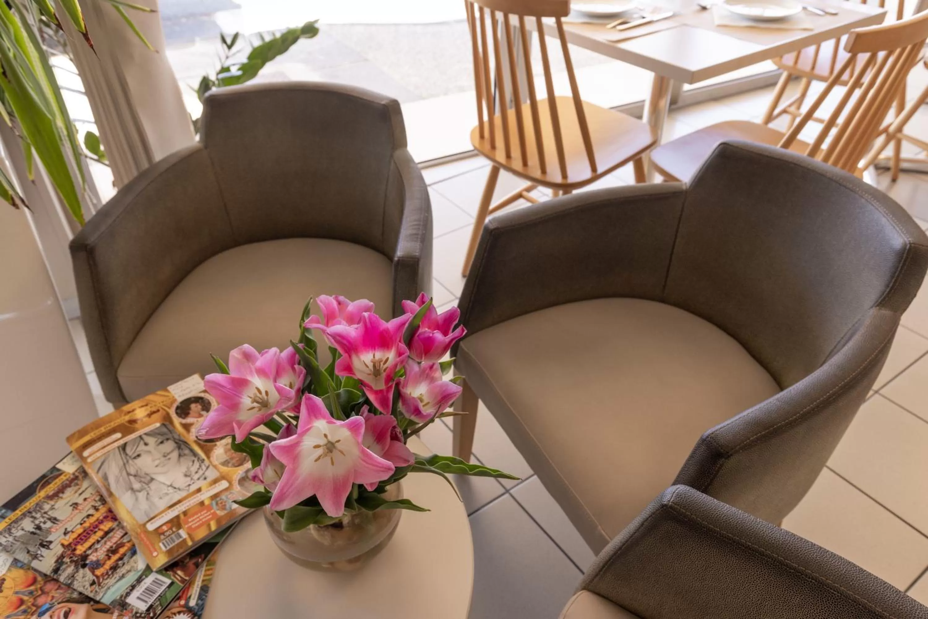 Lobby or reception in Logis Hôtel Rêve de Sable