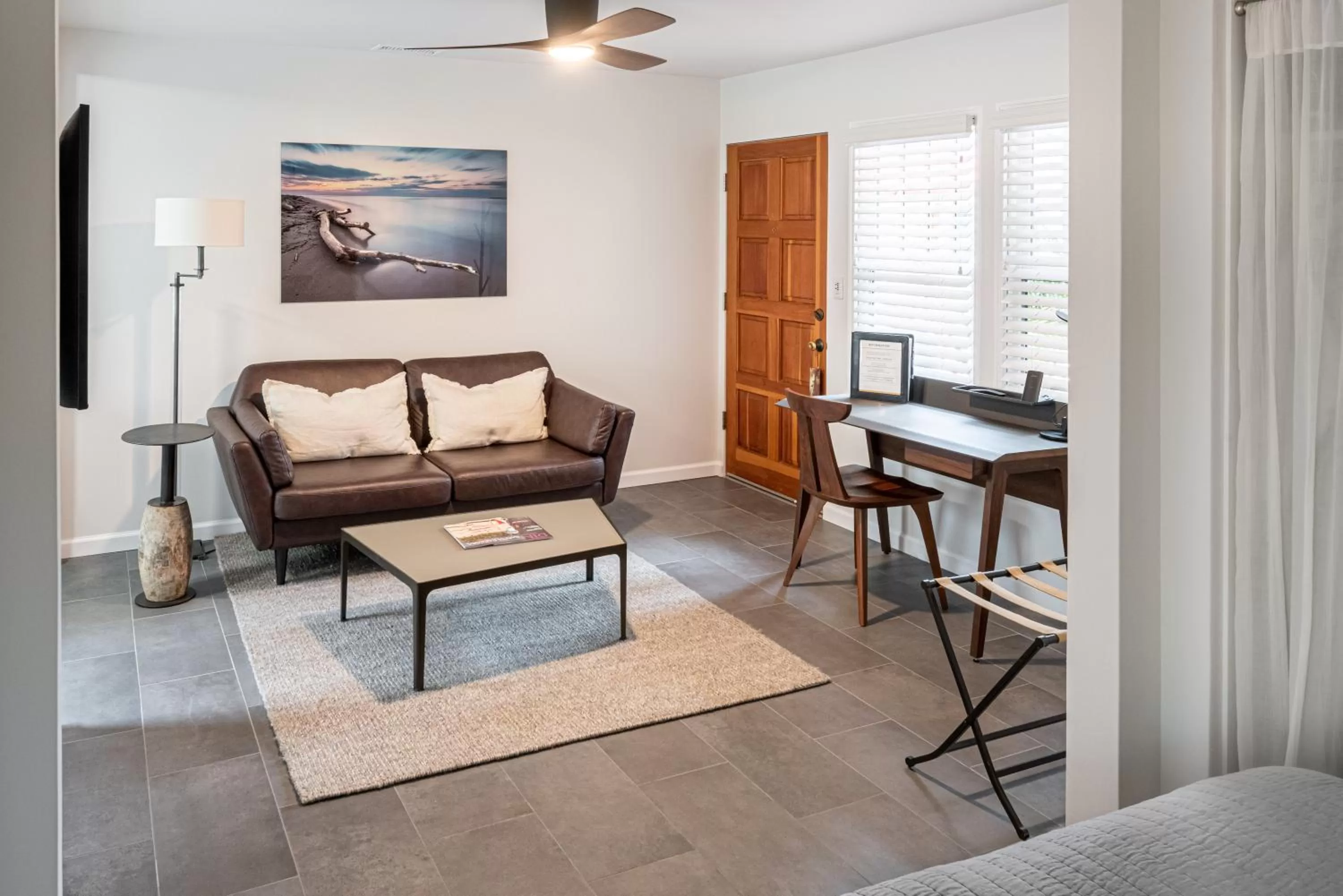 Living room in Harbor House Inn