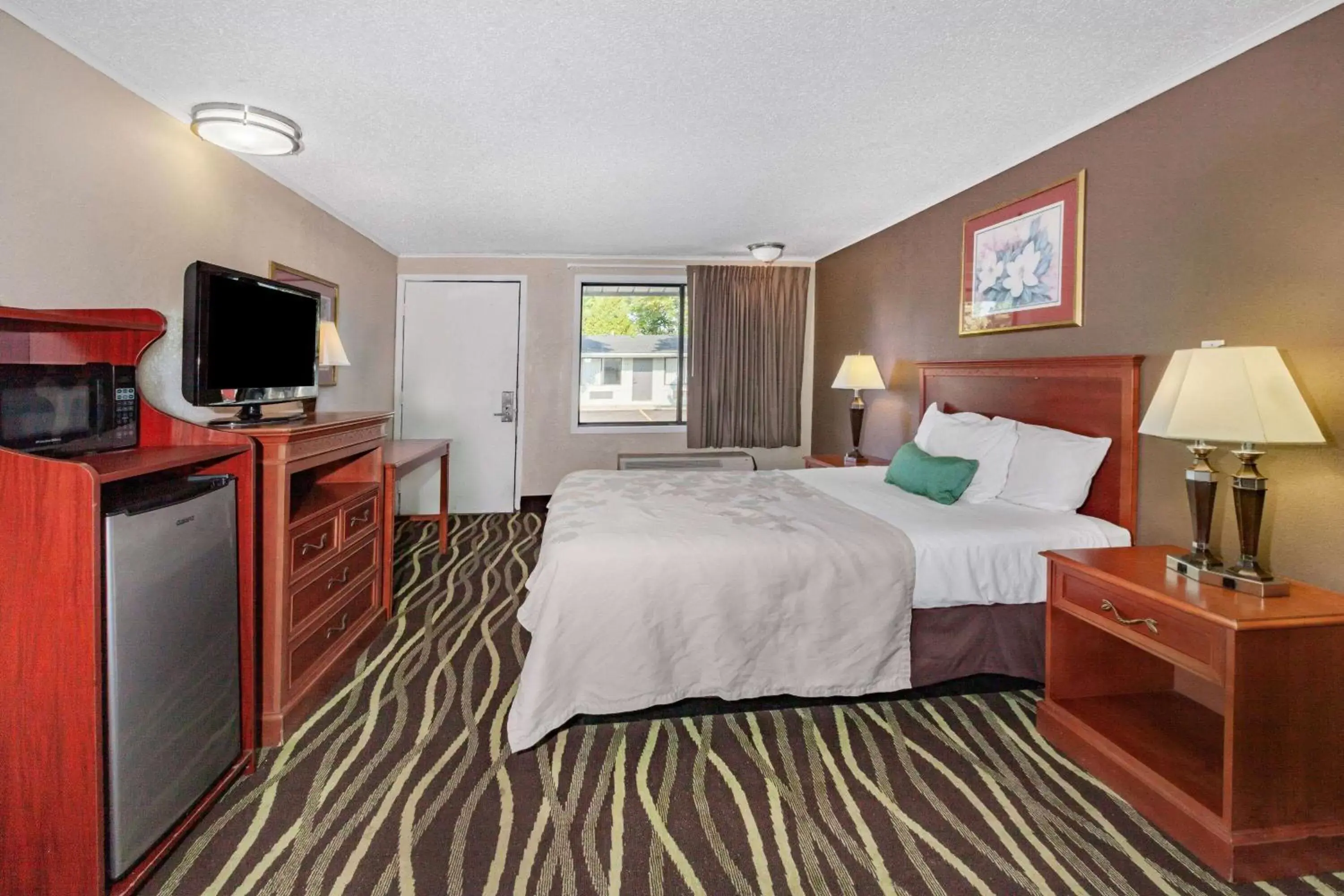 Photo of the whole room in Travelodge by Wyndham Monroe