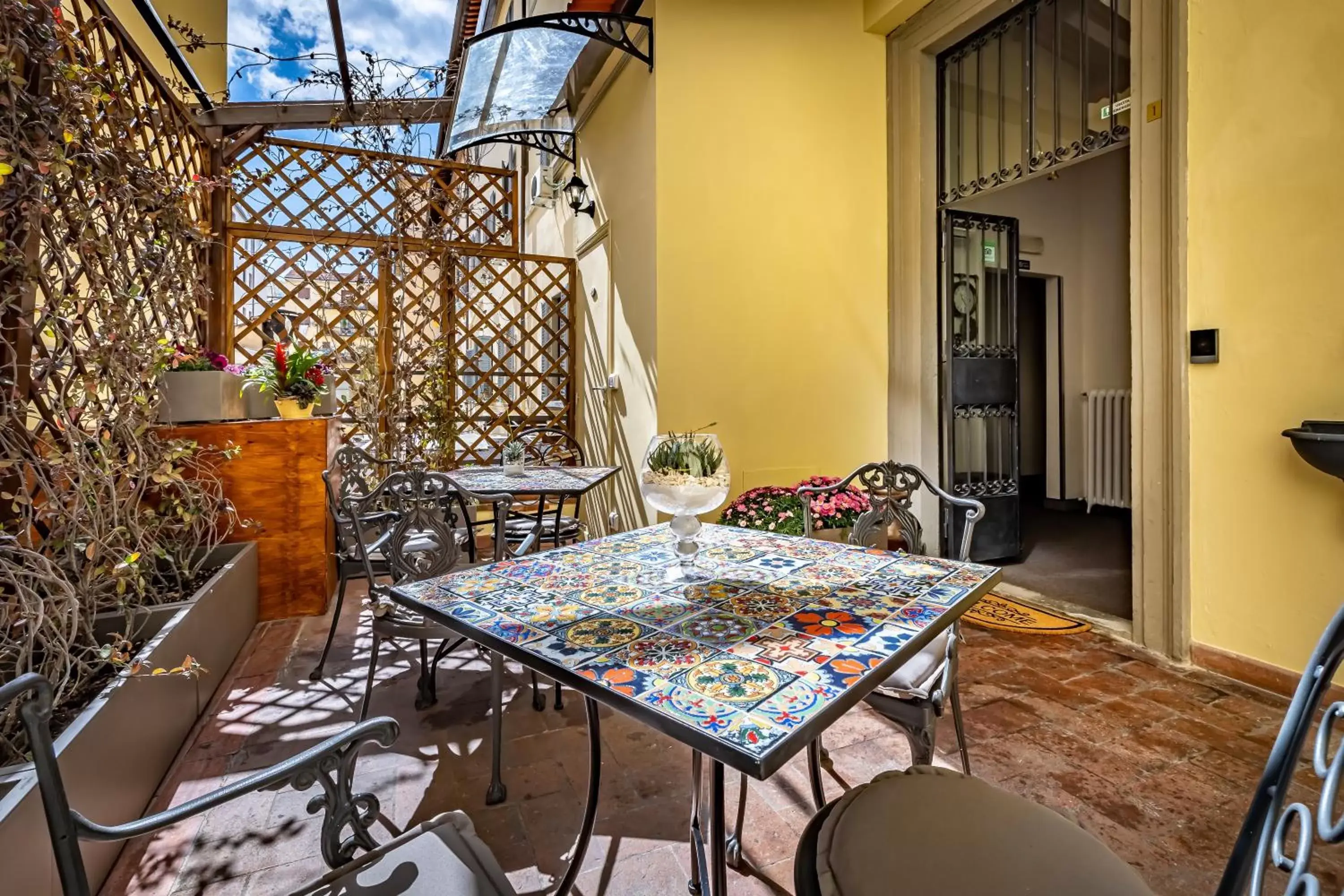 Patio, Dining Area in Maison Pitti Florence