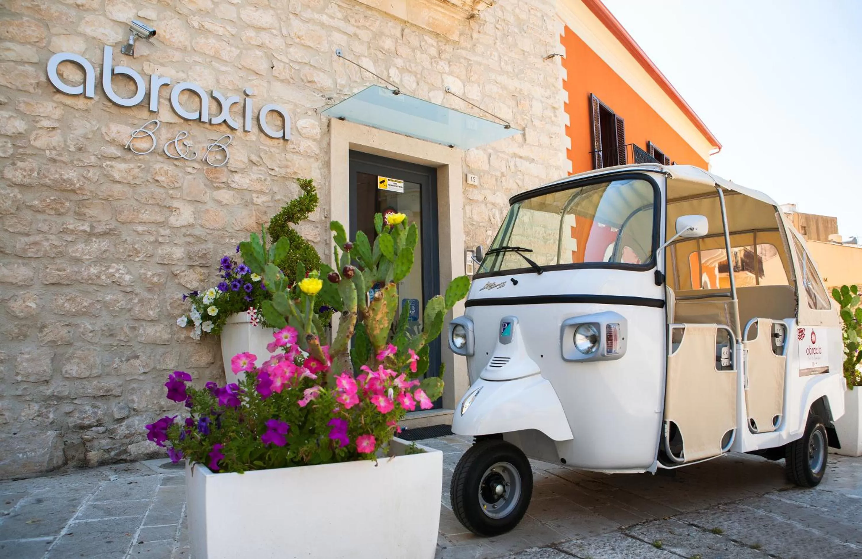 Facade/entrance in Abraxia B&B