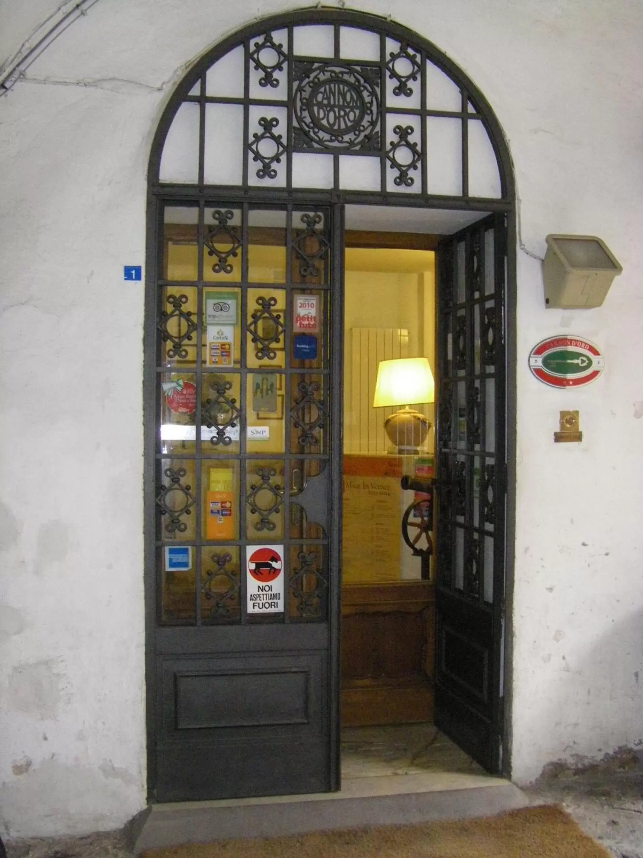 Facade/entrance in Albergo Cannon d'Oro