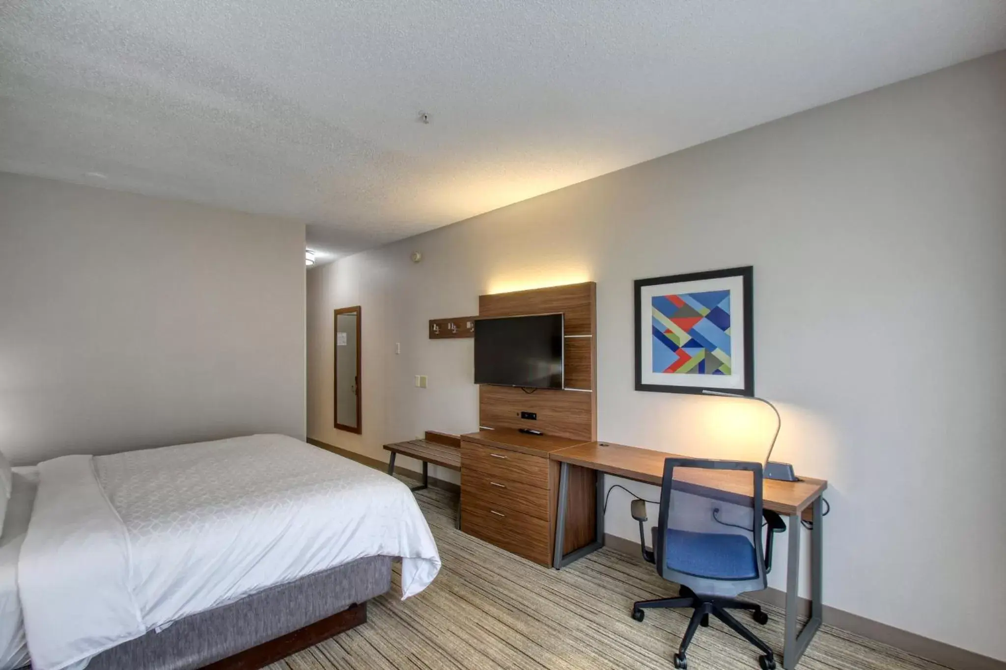 Photo of the whole room, TV/Entertainment Center in Holiday Inn Express Hotel & Suites Oshkosh - State Route 41, an IHG Hotel