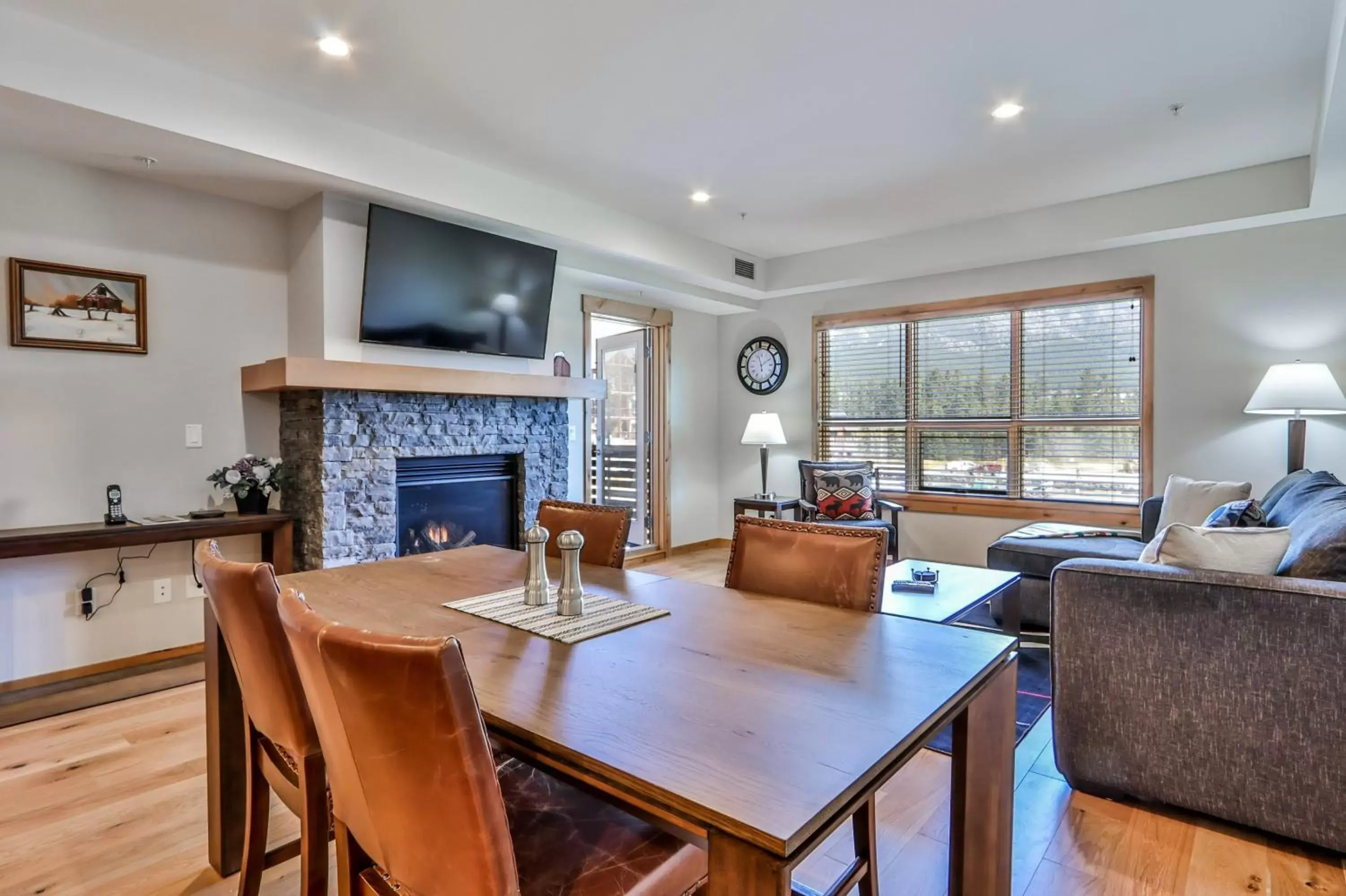 Dining Area in Tamarack Lodge by Spring Creek Vacations