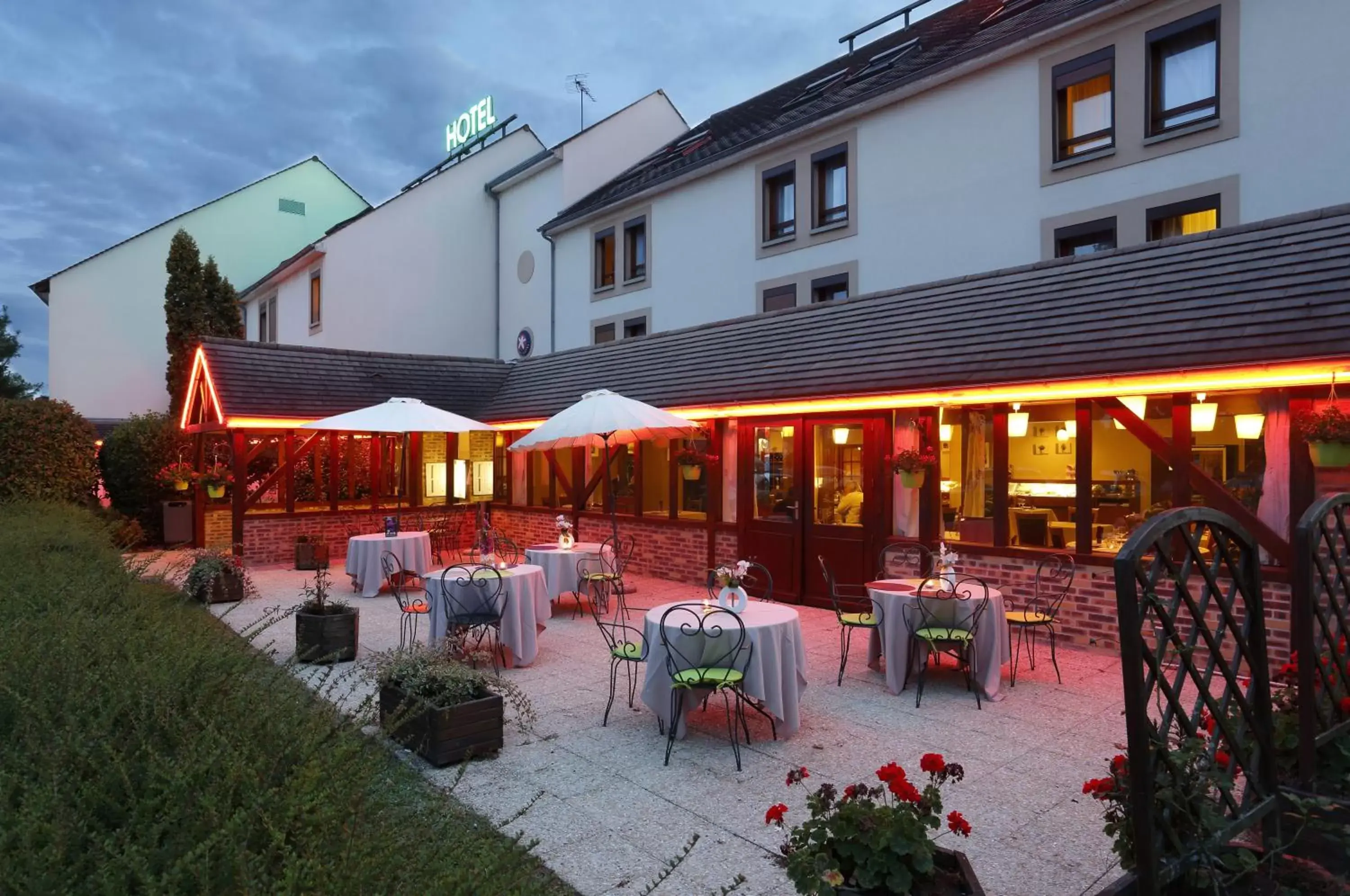 Balcony/Terrace, Restaurant/Places to Eat in Hôtel Ikar, Blois Sud