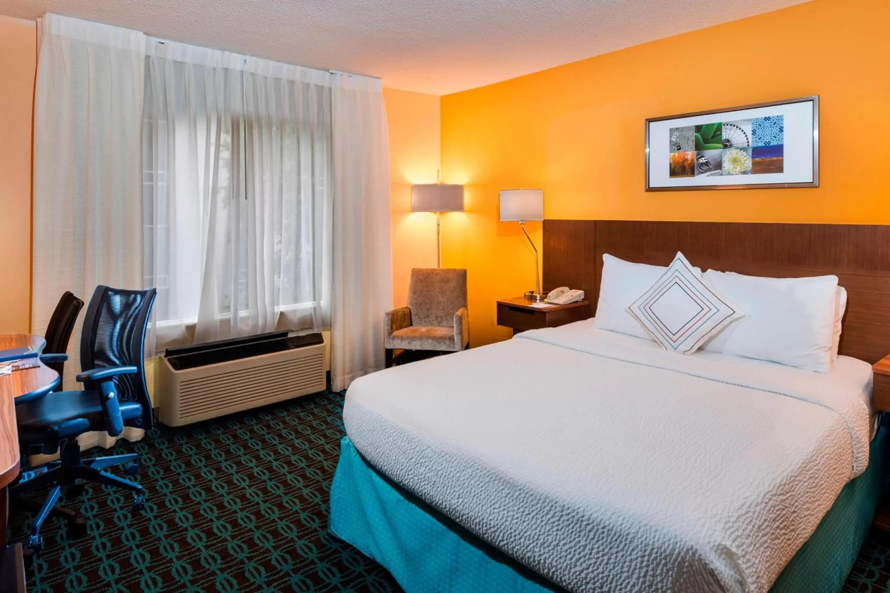 Photo of the whole room, Bed in Fairfield Inn & Suites by Marriott Atlanta Buckhead