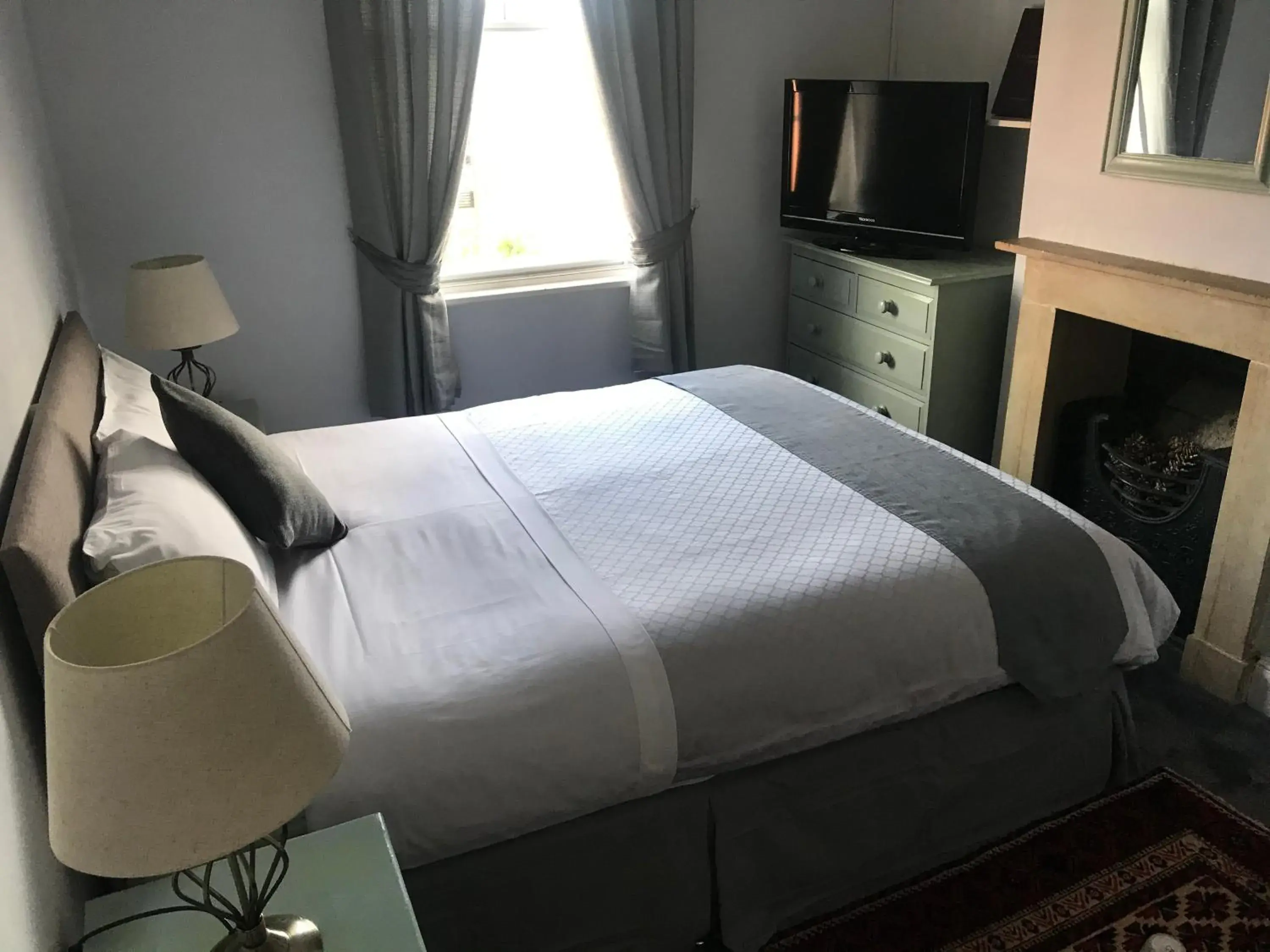 Double Room with Private Bathroom - single occupancy in The Red House Guest House