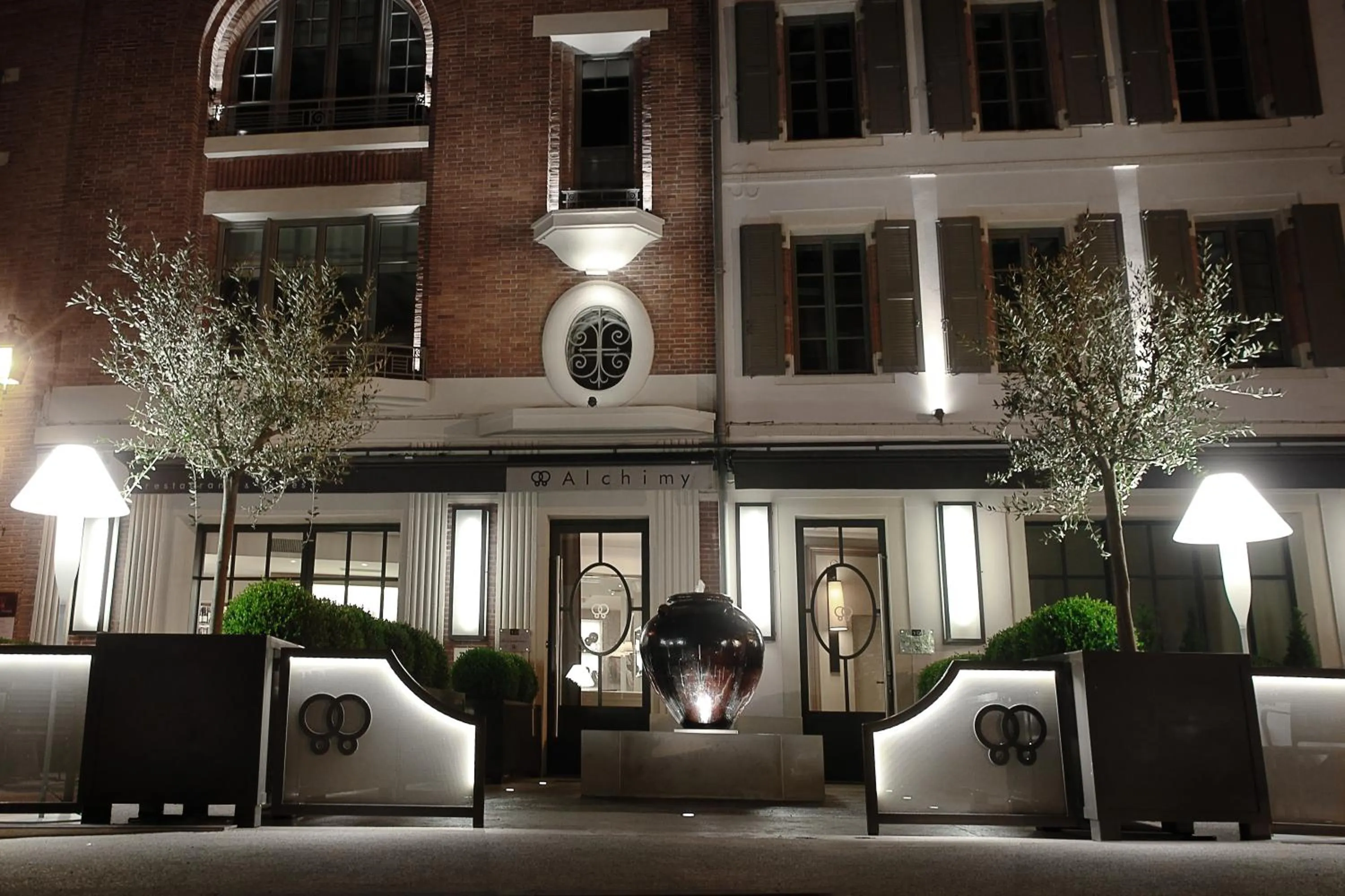 Facade/entrance in Hôtel Alchimy