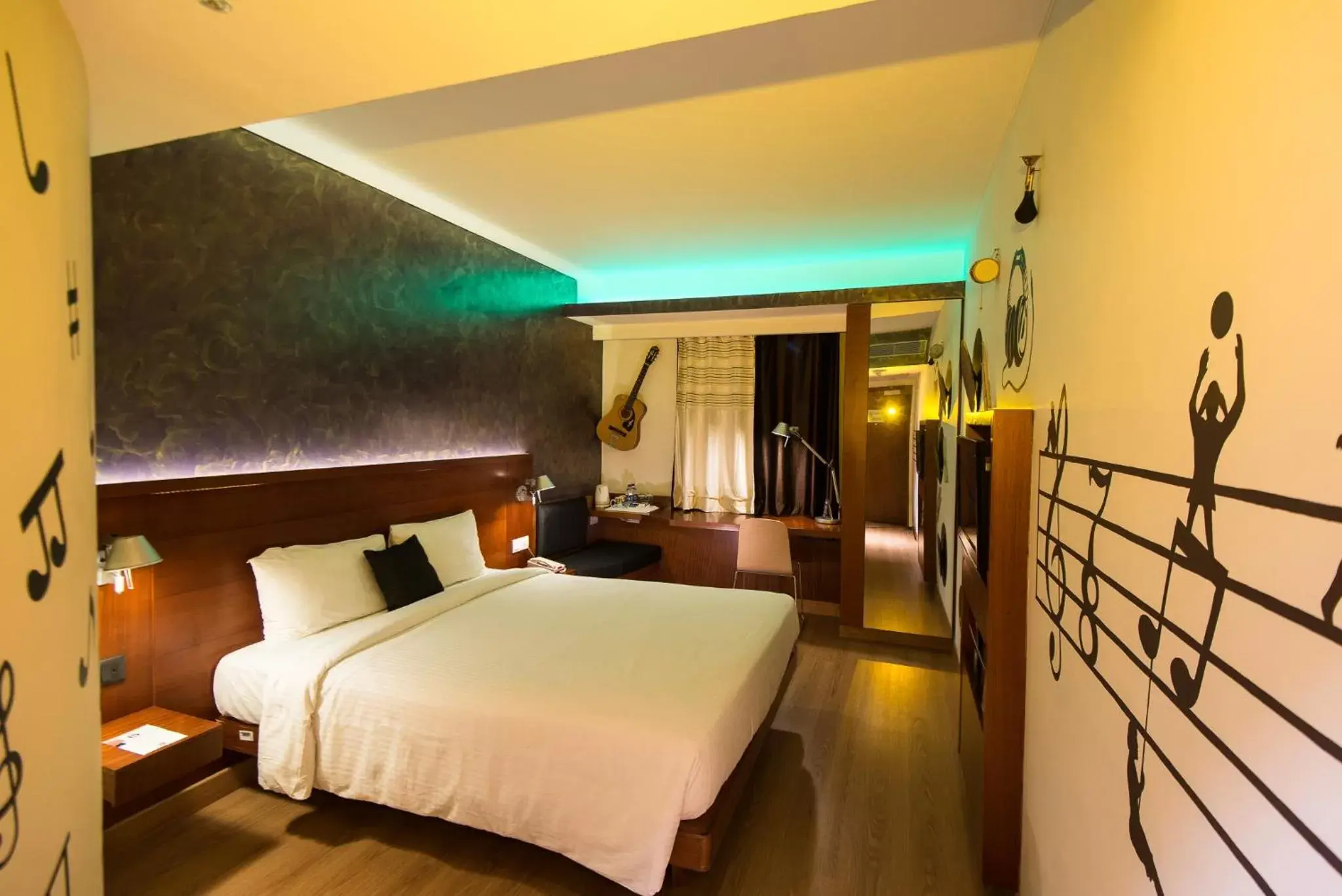 Bed in ibis New Delhi Aerocity - An AccorHotels Brand