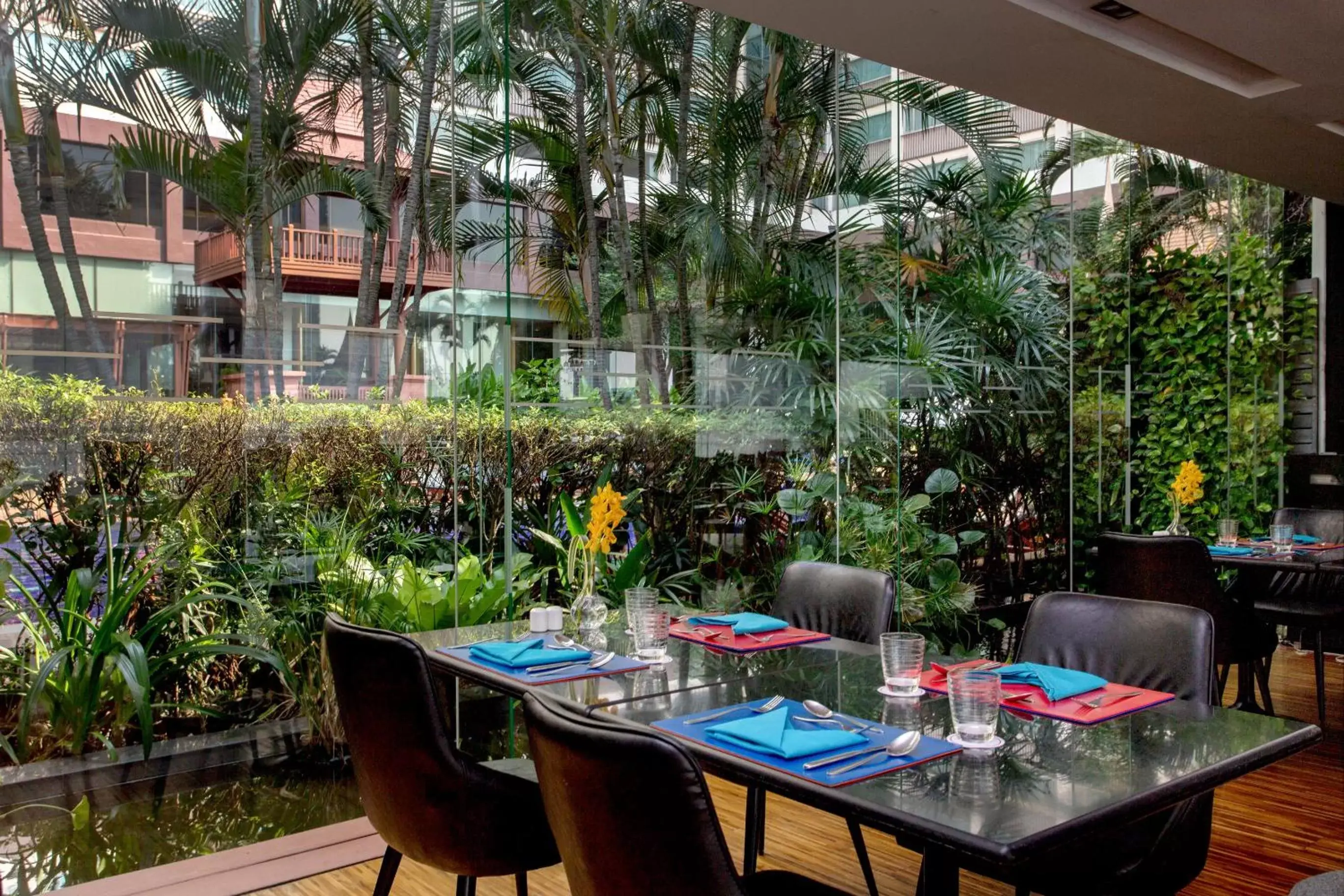 Restaurant/Places to Eat in Ramada Plaza by Wyndham Bangkok Menam Riverside