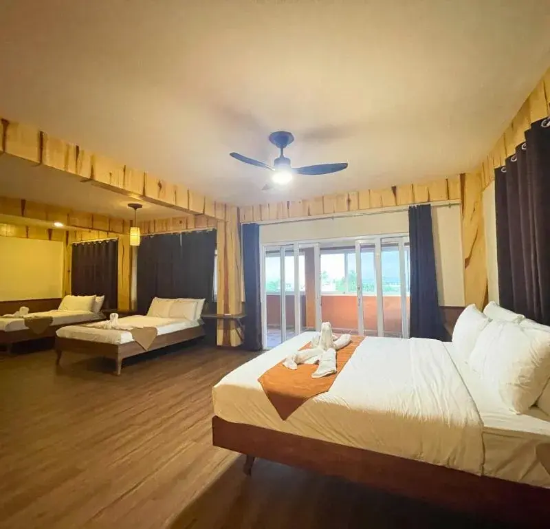 Photo of the whole room, Bed in Verde View Villas