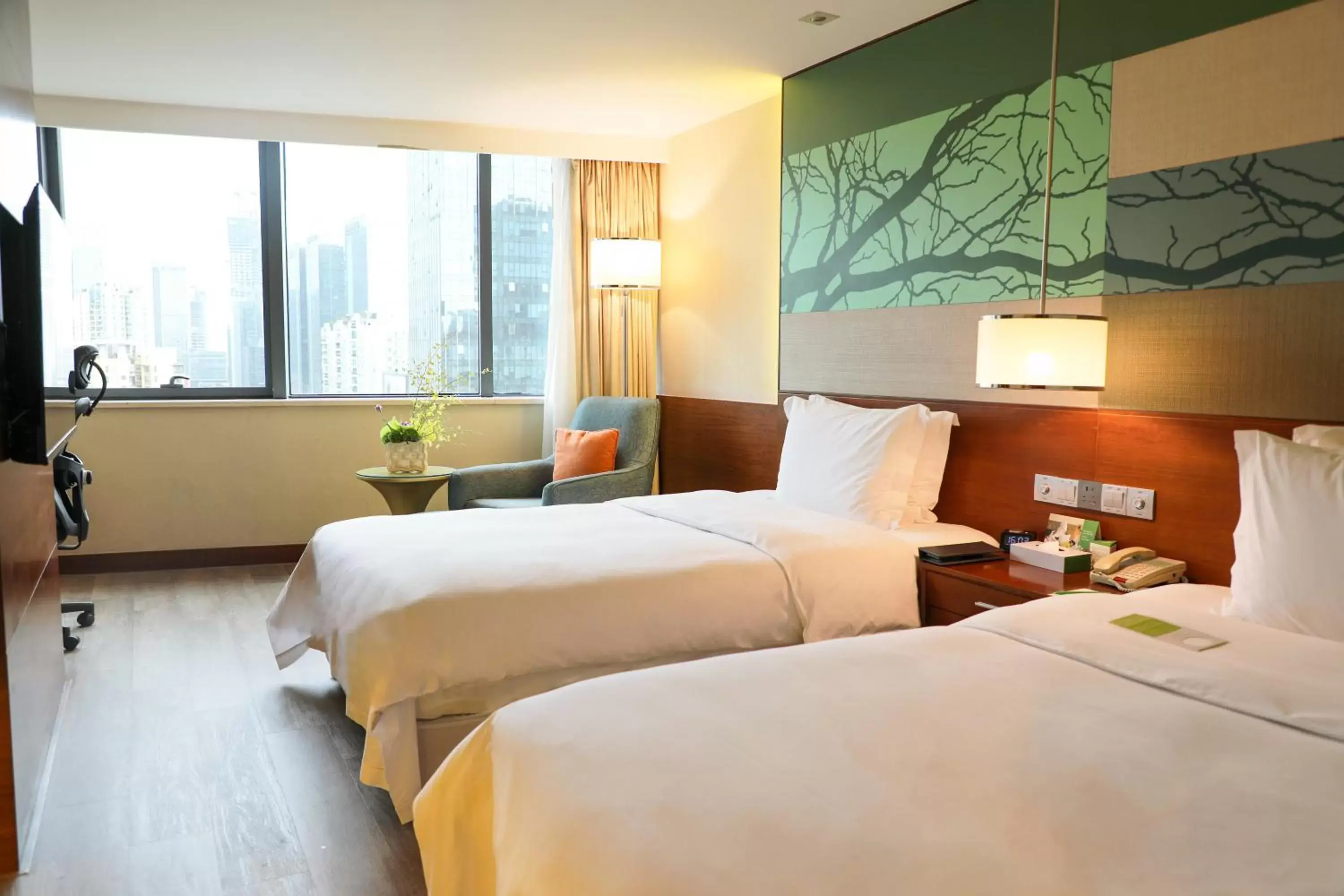 Photo of the whole room, Bed in Holiday Inn Shenzhen Donghua, an IHG Hotel