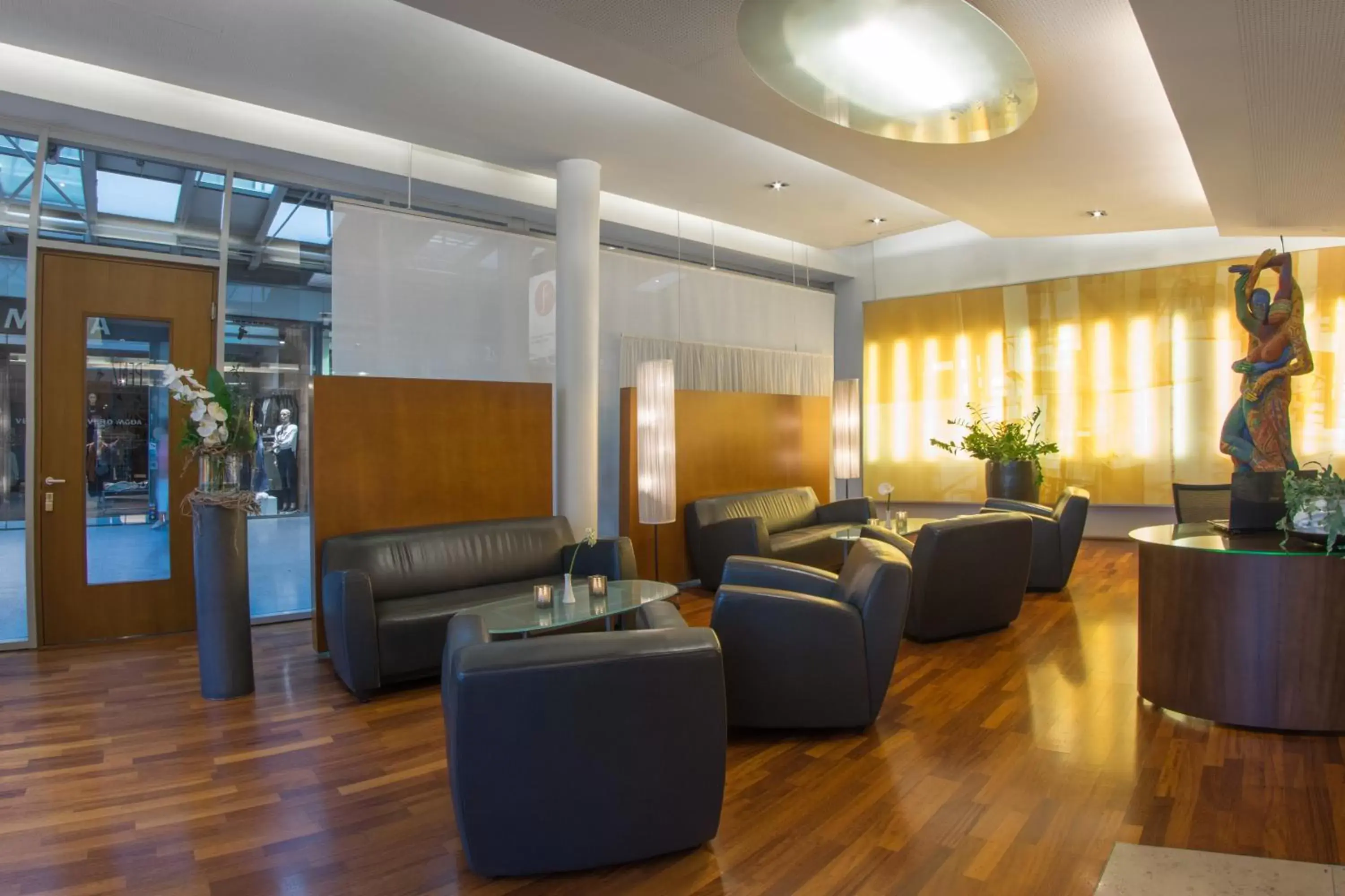 Lobby or reception, Lounge/Bar in The PENZ Hotel