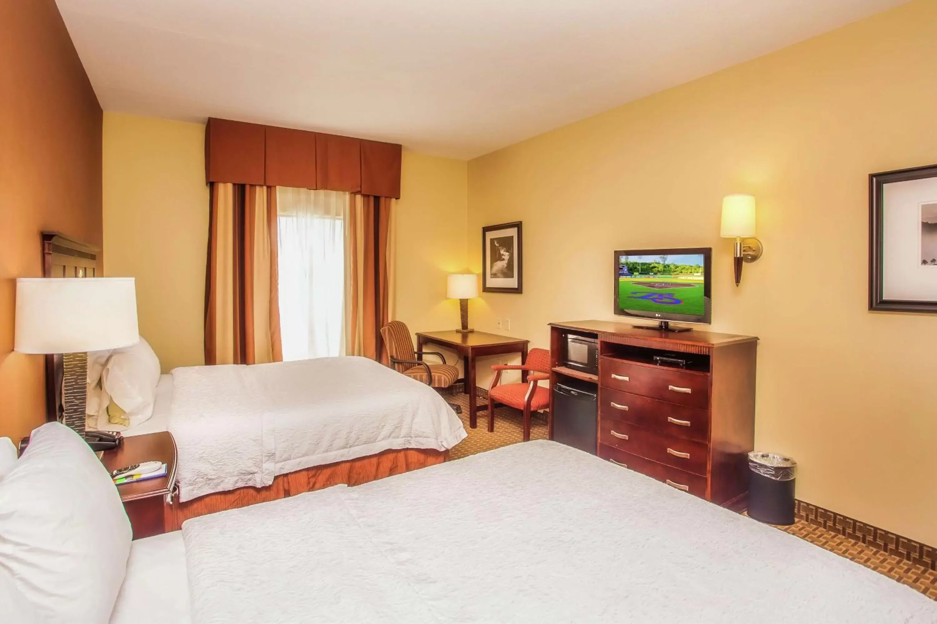 Bedroom, Bed in Hampton Inn & Suites Sevierville at Stadium Drive