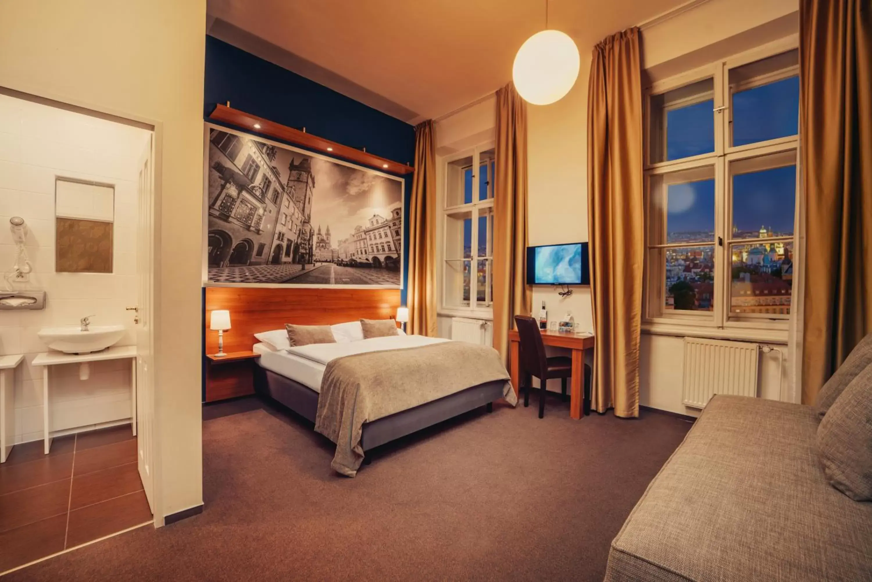 Photo of the whole room, Bed in Metropolitan Old Town Hotel - Czech Leading Hotels