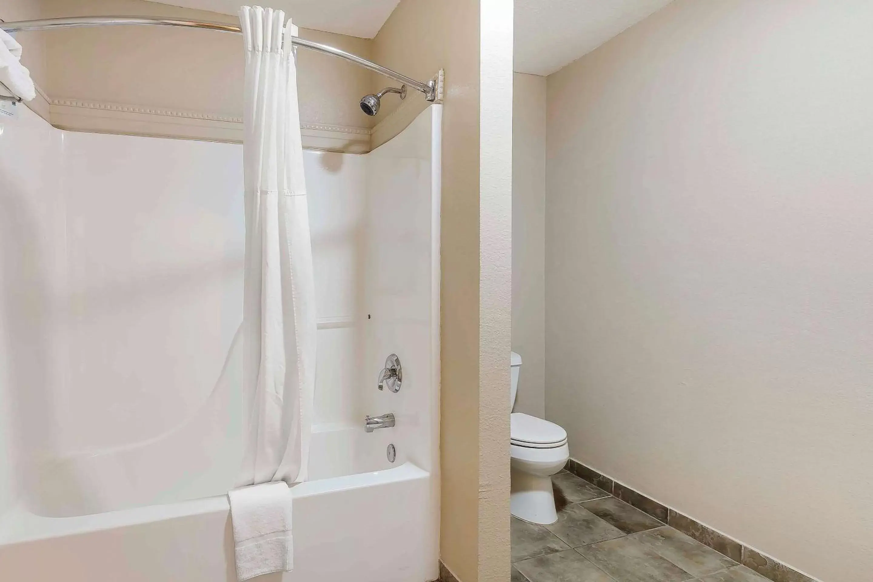 Bathroom in Quality Inn & Suites Sevierville - Pigeon Forge