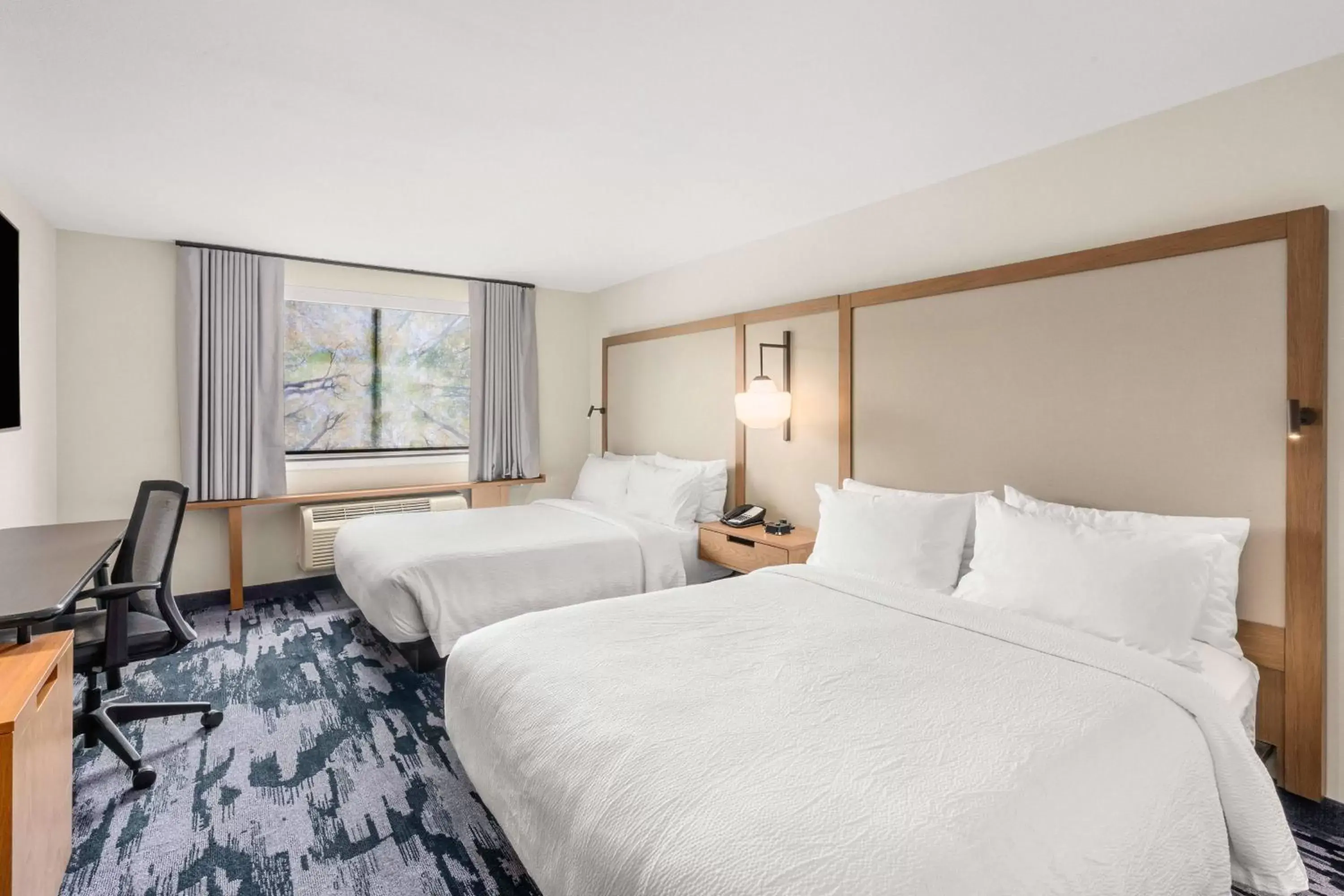 Photo of the whole room, Bed in Fairfield Inn & Suites by Marriott Seattle Downtown/Seattle Center