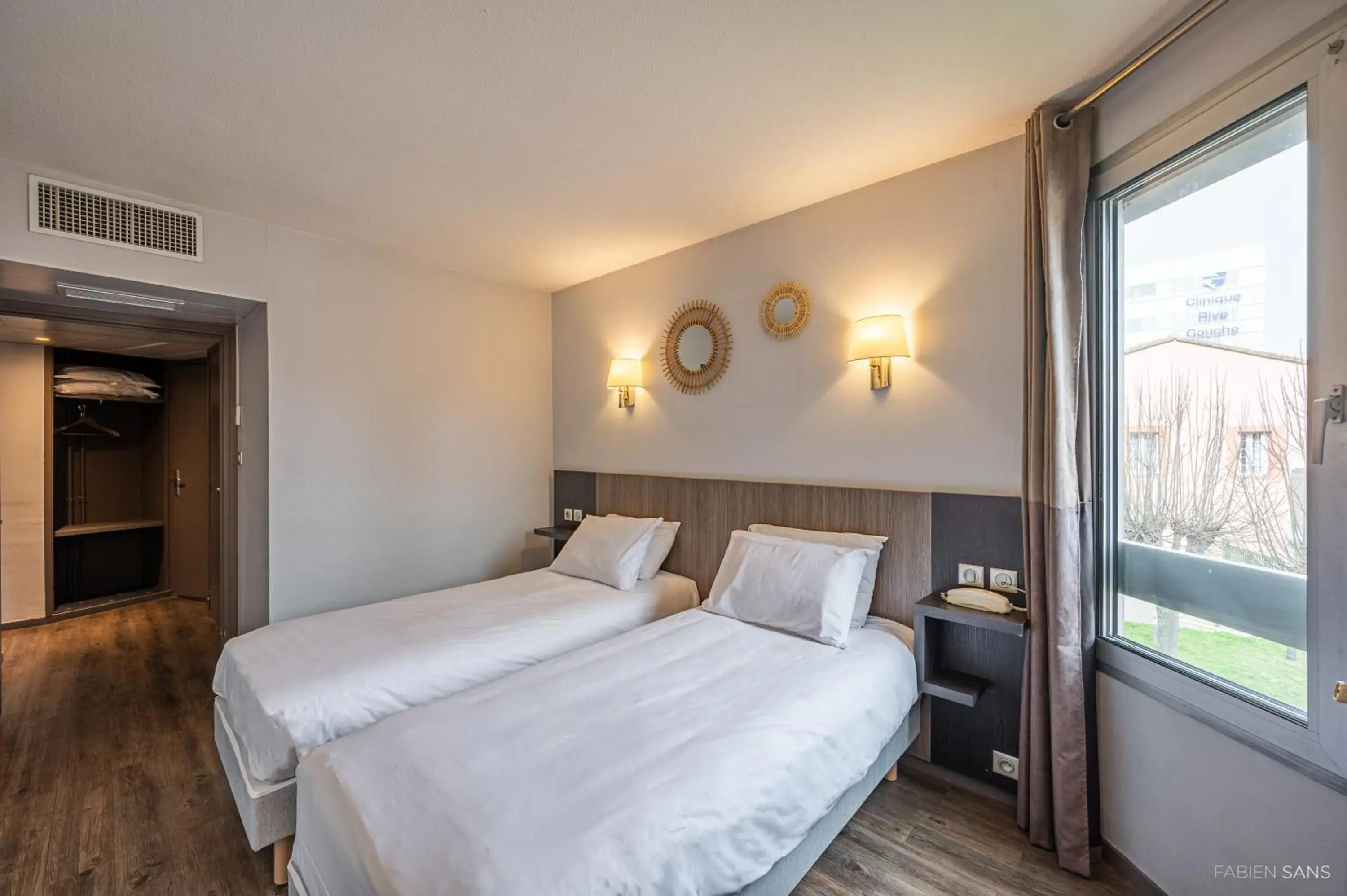 Bed in Hotel Gascogne