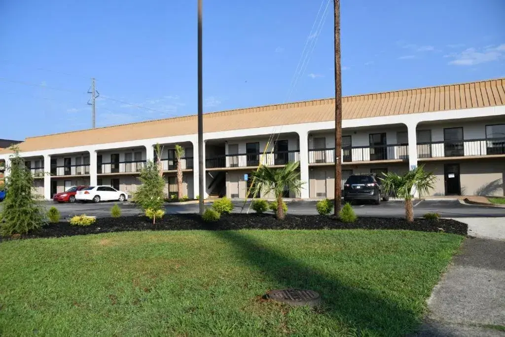 Property Building in Baymont by Wyndham Macon I-75