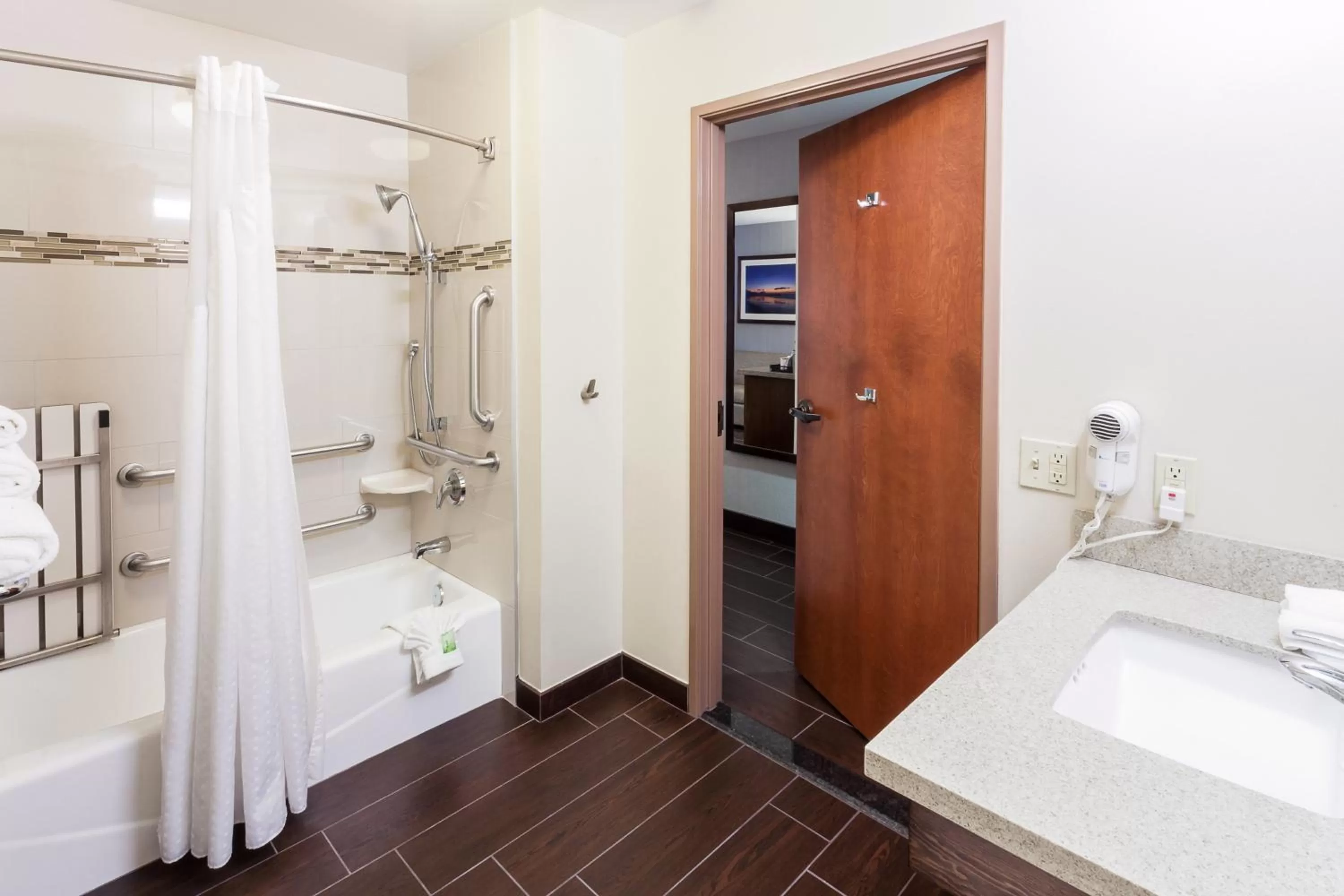 Bathroom in Holiday Inn Express & Suites Carpinteria by IHG