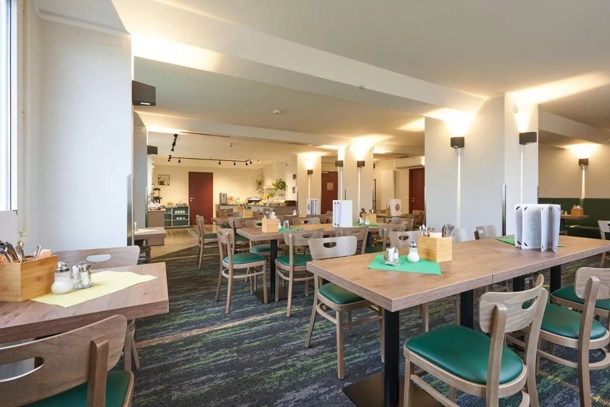 Restaurant/Places to Eat in Hotel Anhalt
