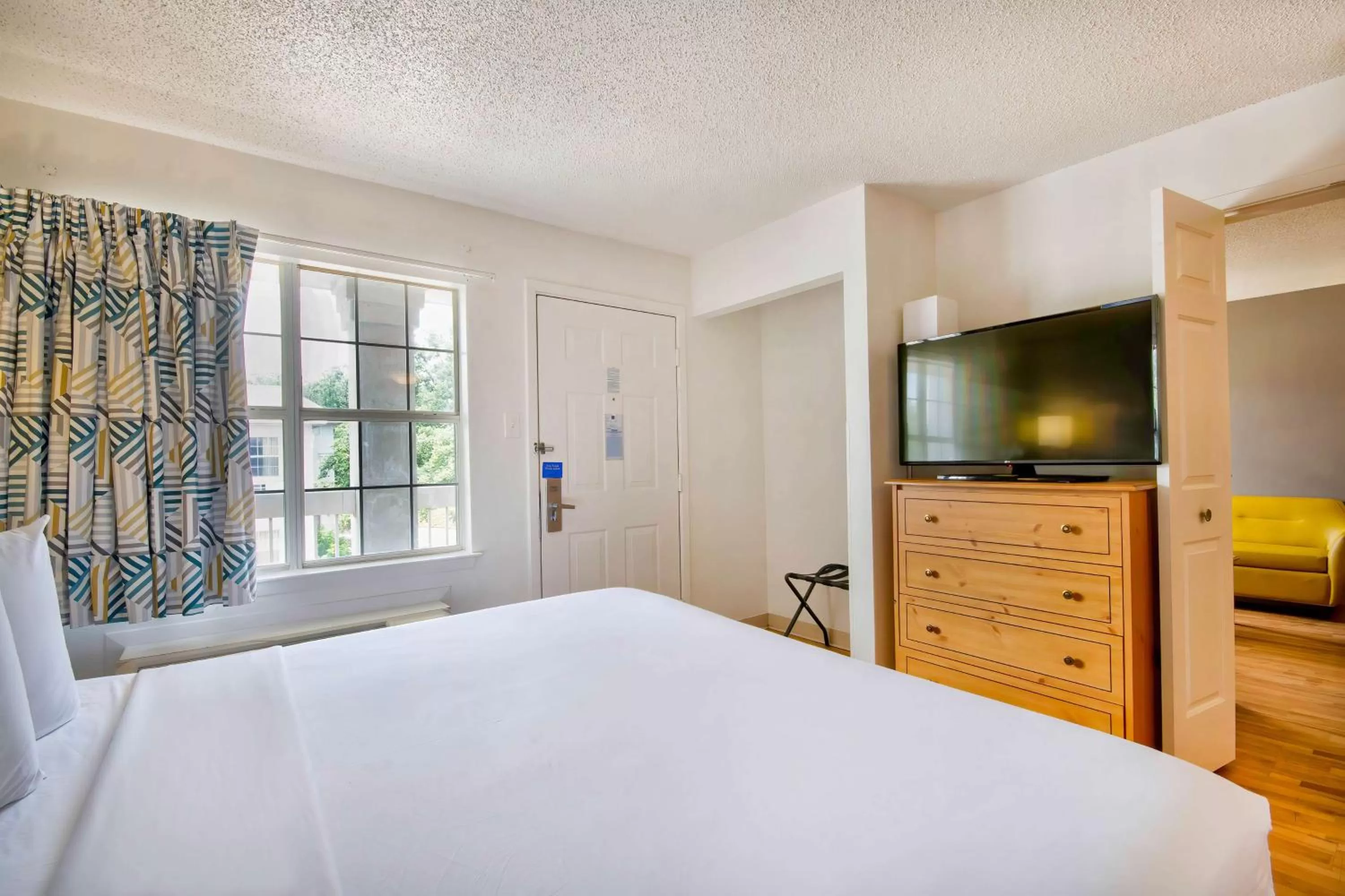 Bedroom, Bed in Studio 6-San Antonio, TX - Six Flags