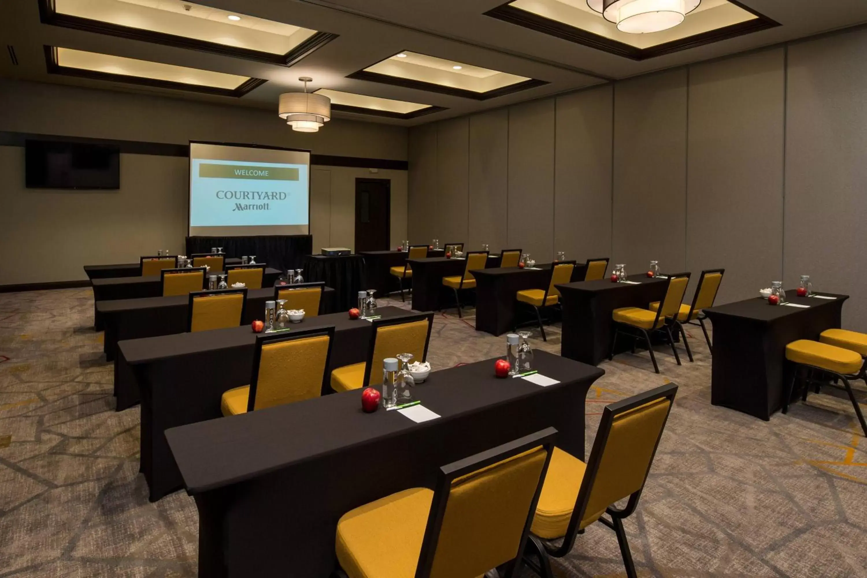 Meeting/conference room in Courtyard by Marriott Lafayette