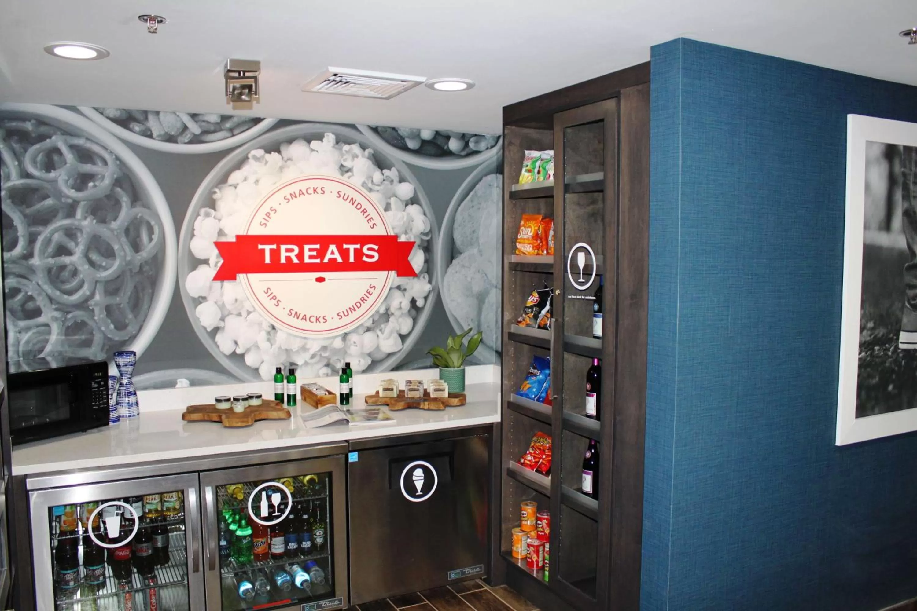 Restaurant/places to eat in Hampton Inn Forsyth