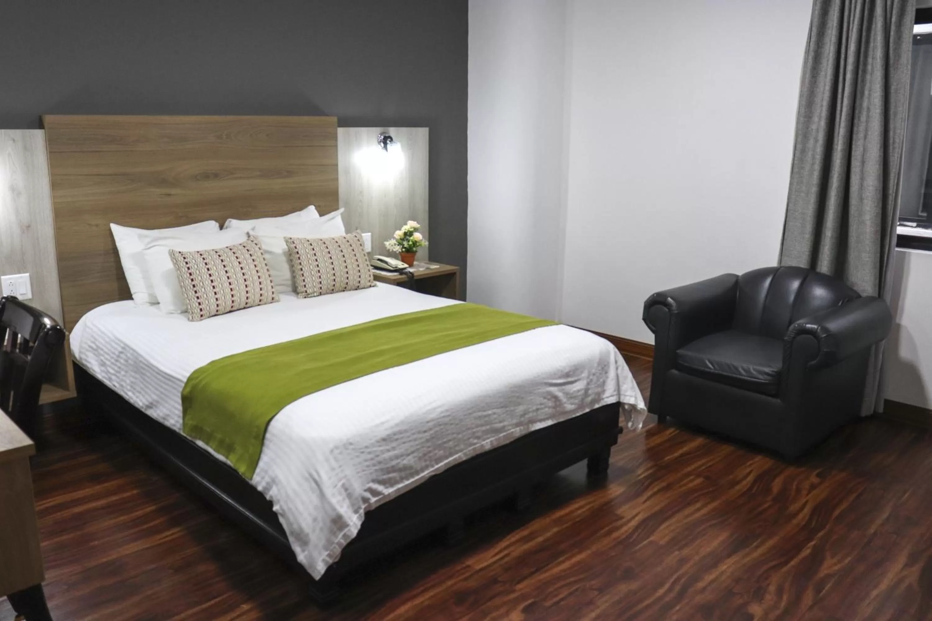 Bed in Hotel Puerta del Sol