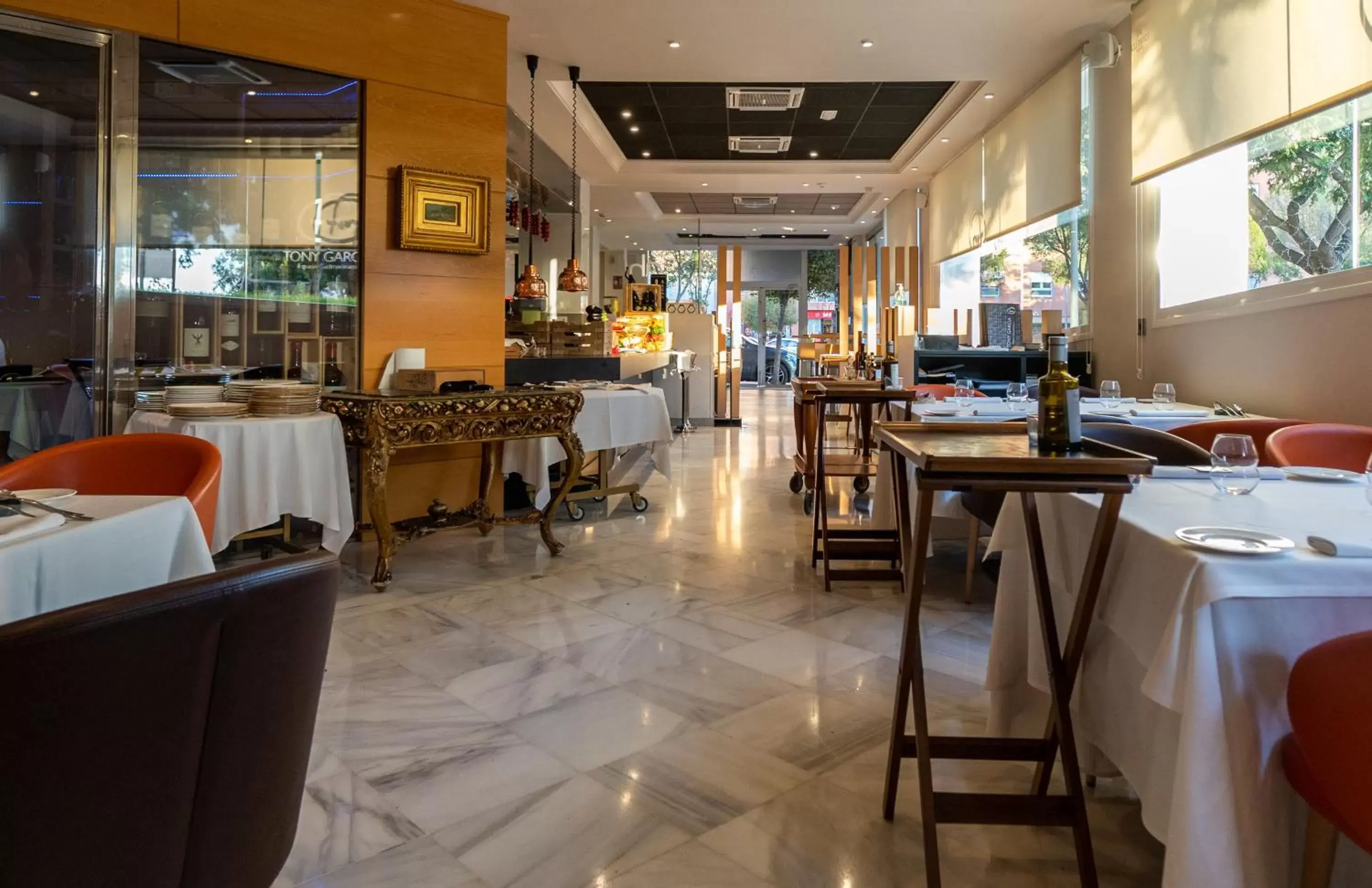 Restaurant/Places to Eat in Avenida Hotel