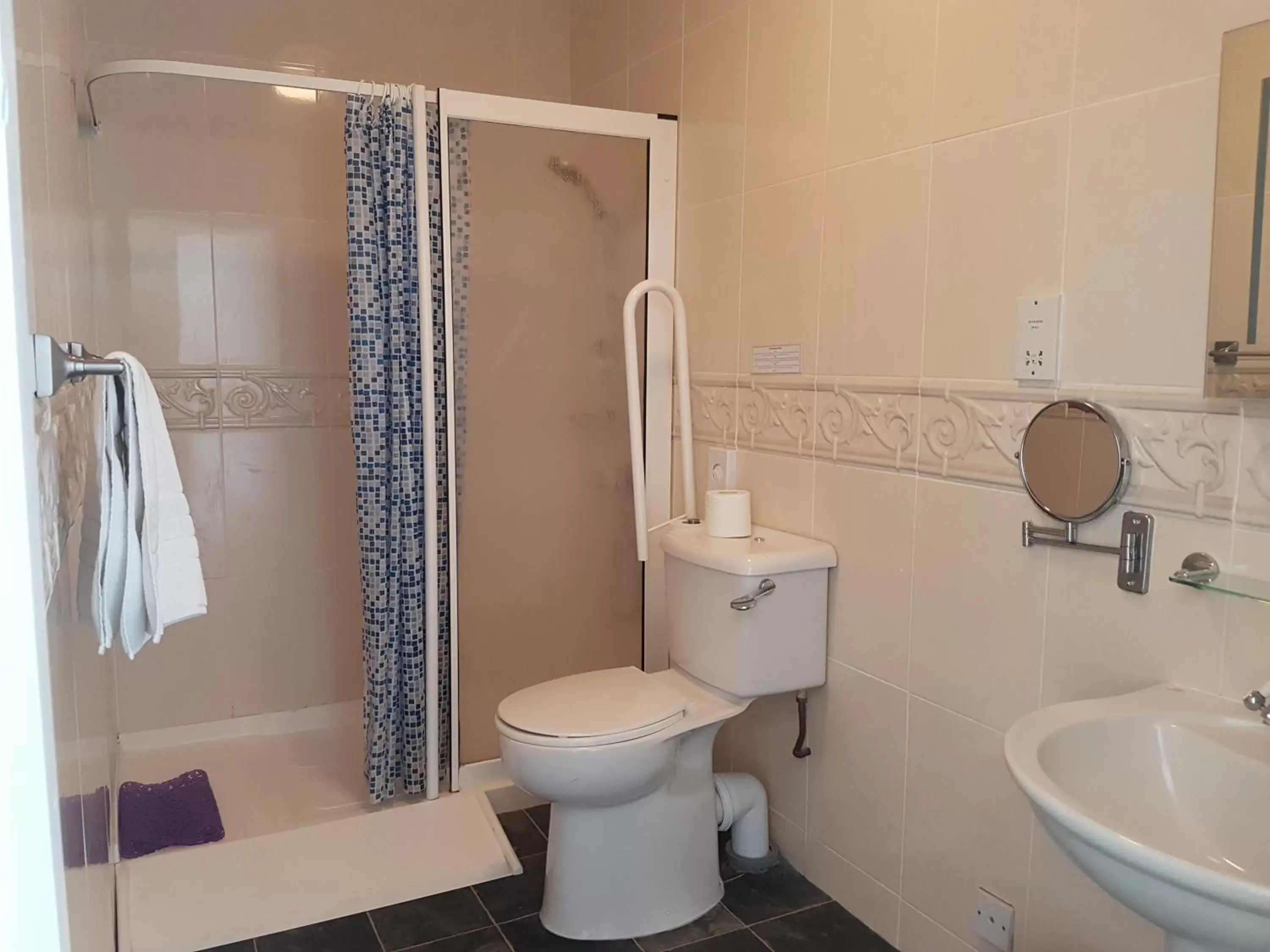 Bathroom in Gwesty'r Marine Hotel & Spa