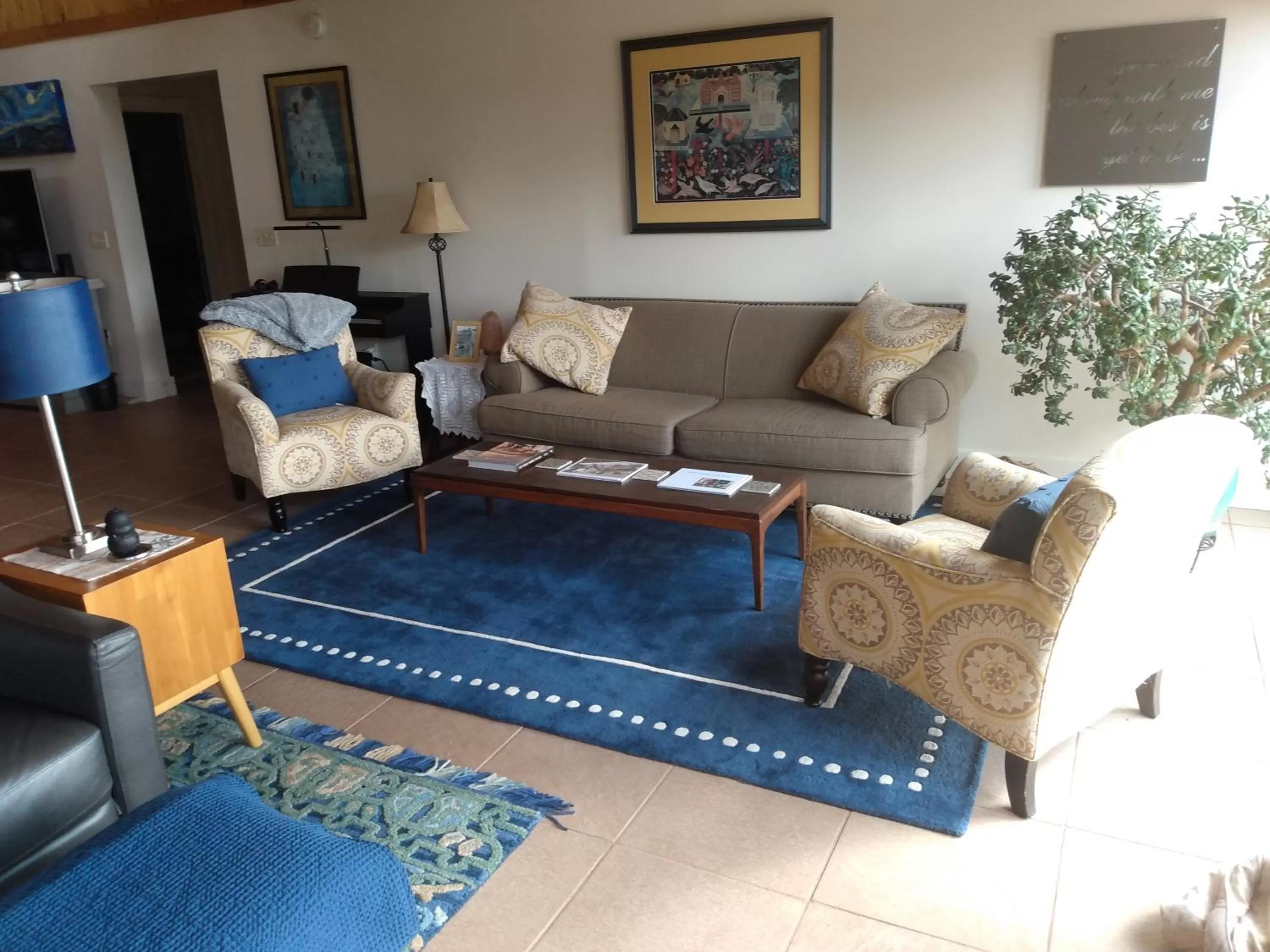 Living room, Seating Area in 13 Hills Bed & Breakfast