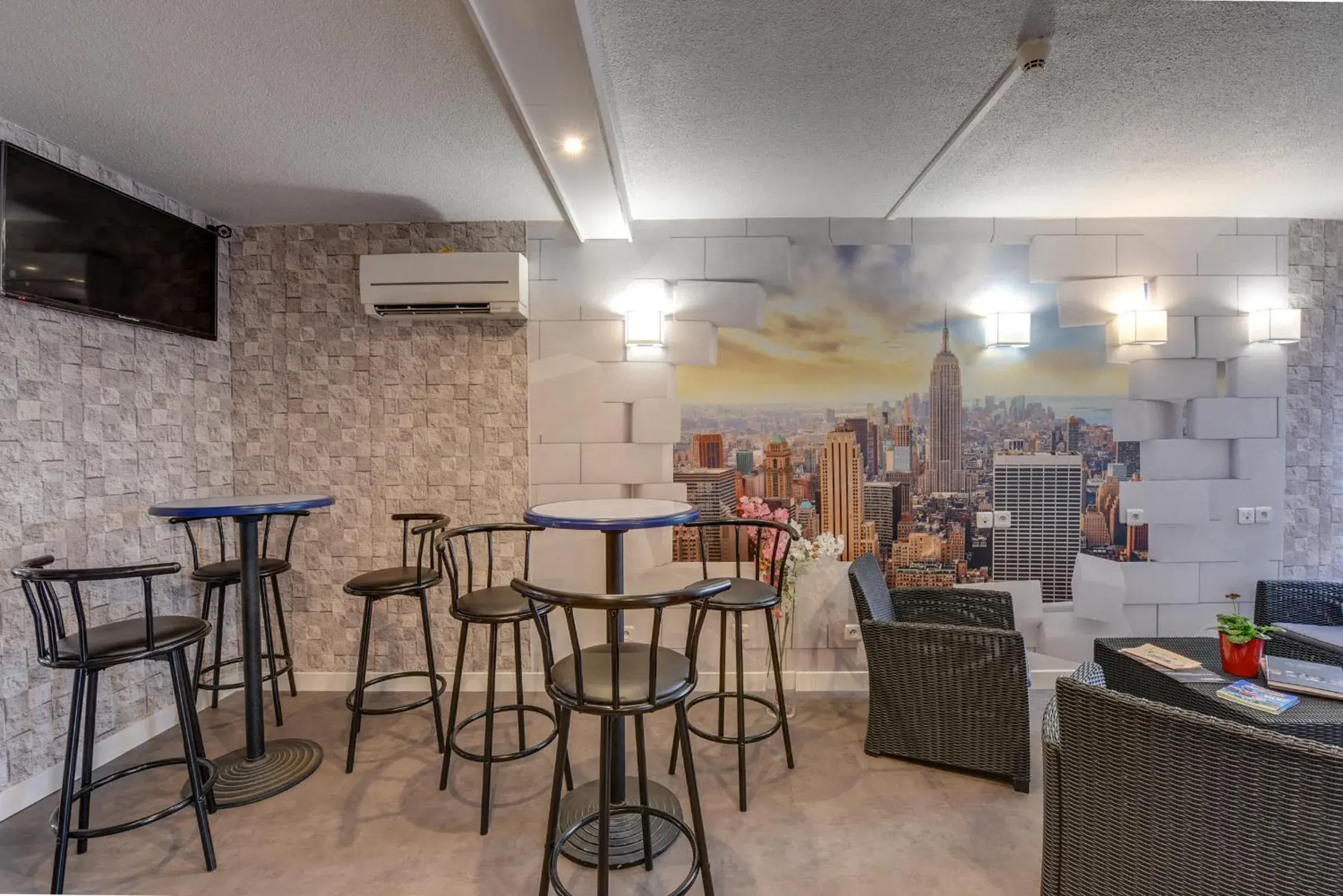 Lobby or reception in The Originals Access, Hotel Thouars Lobby or reception in The Originals Access, Hotel Thouars