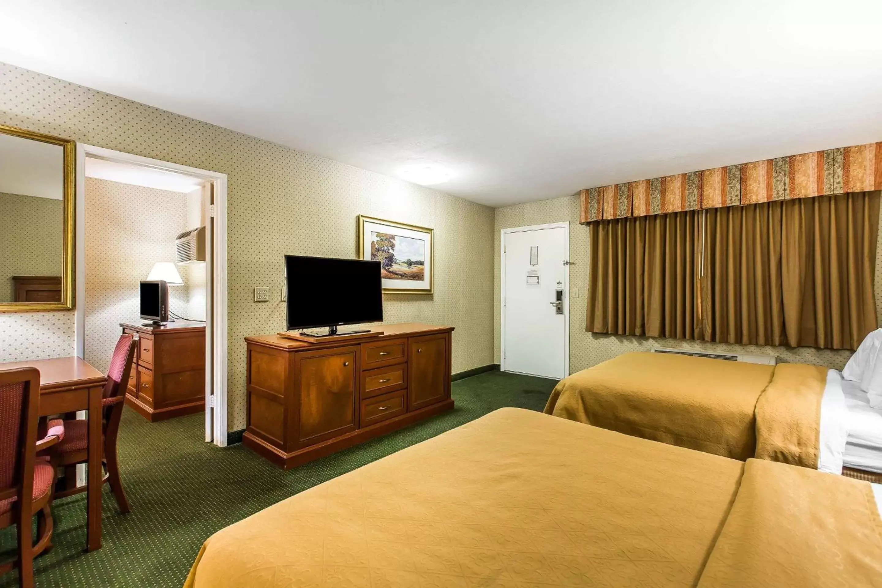 Photo of the whole room, TV/Entertainment Center in Quality Inn Near China Lake Naval Station