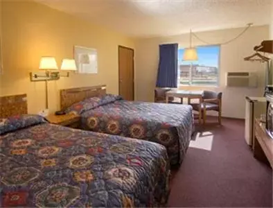 Photo of the whole room, Bed in Super 8 by Wyndham Socorro