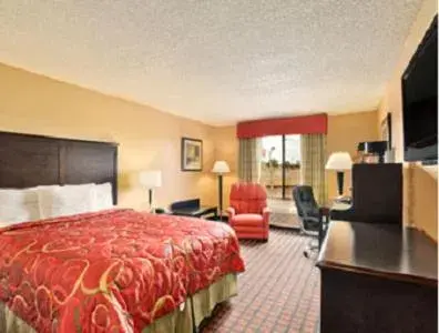 Photo of the whole room in Super 8 by Wyndham Texarkana AR