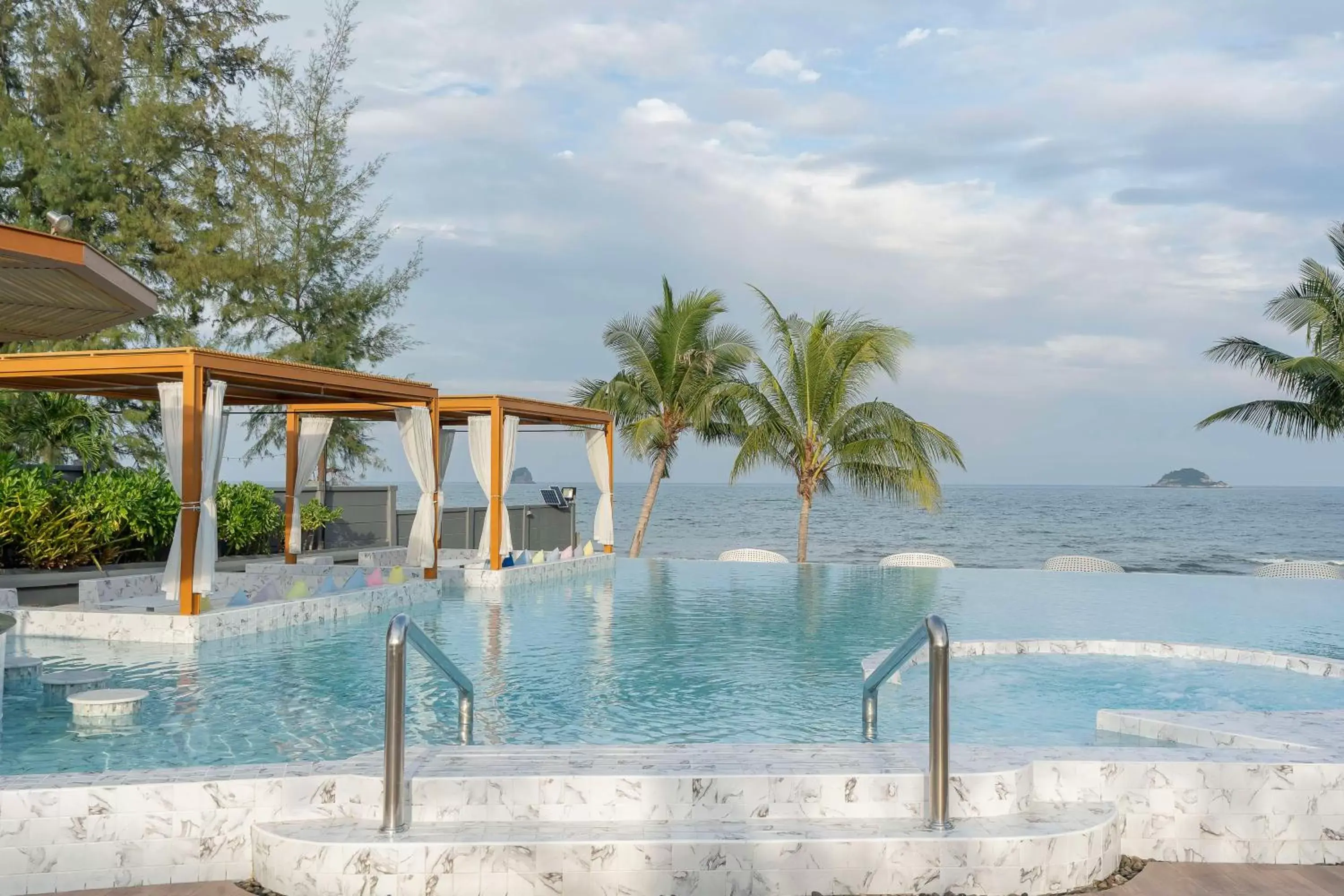 Pool view, Beach in Best Western Plus Carapace Hotel Hua Hin