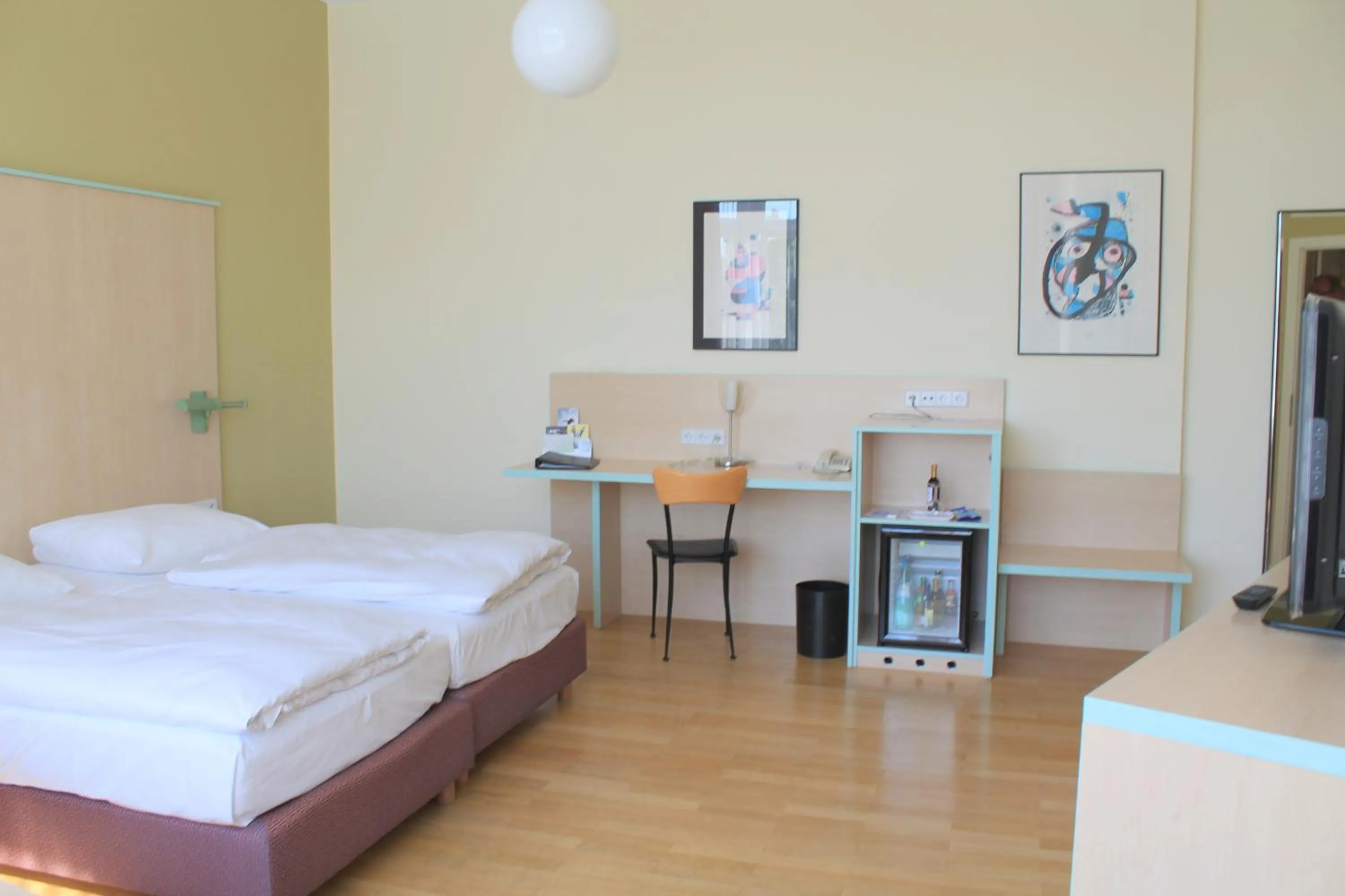 Photo of the whole room, Bed in Hotel Hansablick