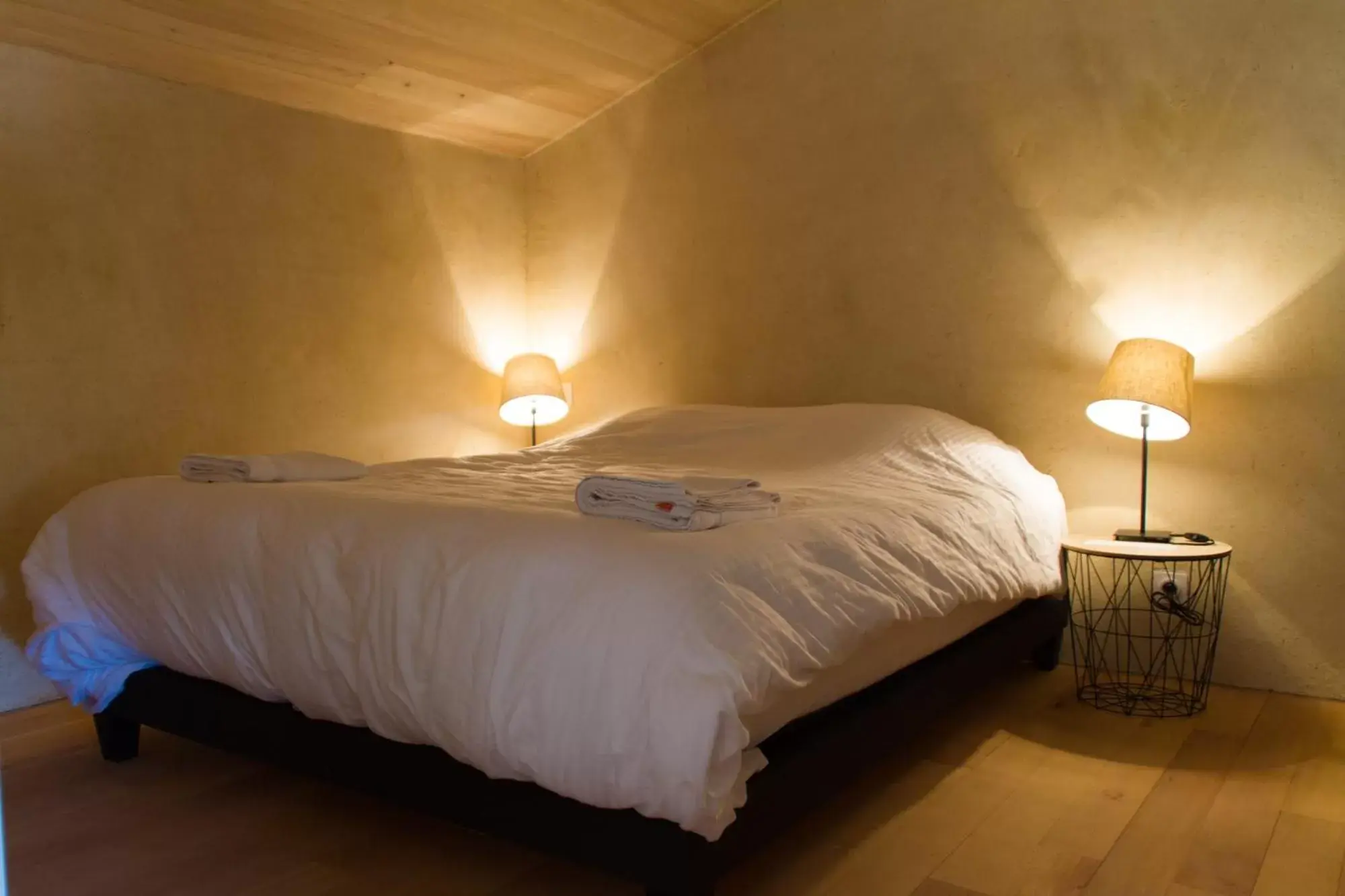 Bed in Le Puy Carmin - Chambre d'hôtes avec jacuzzi