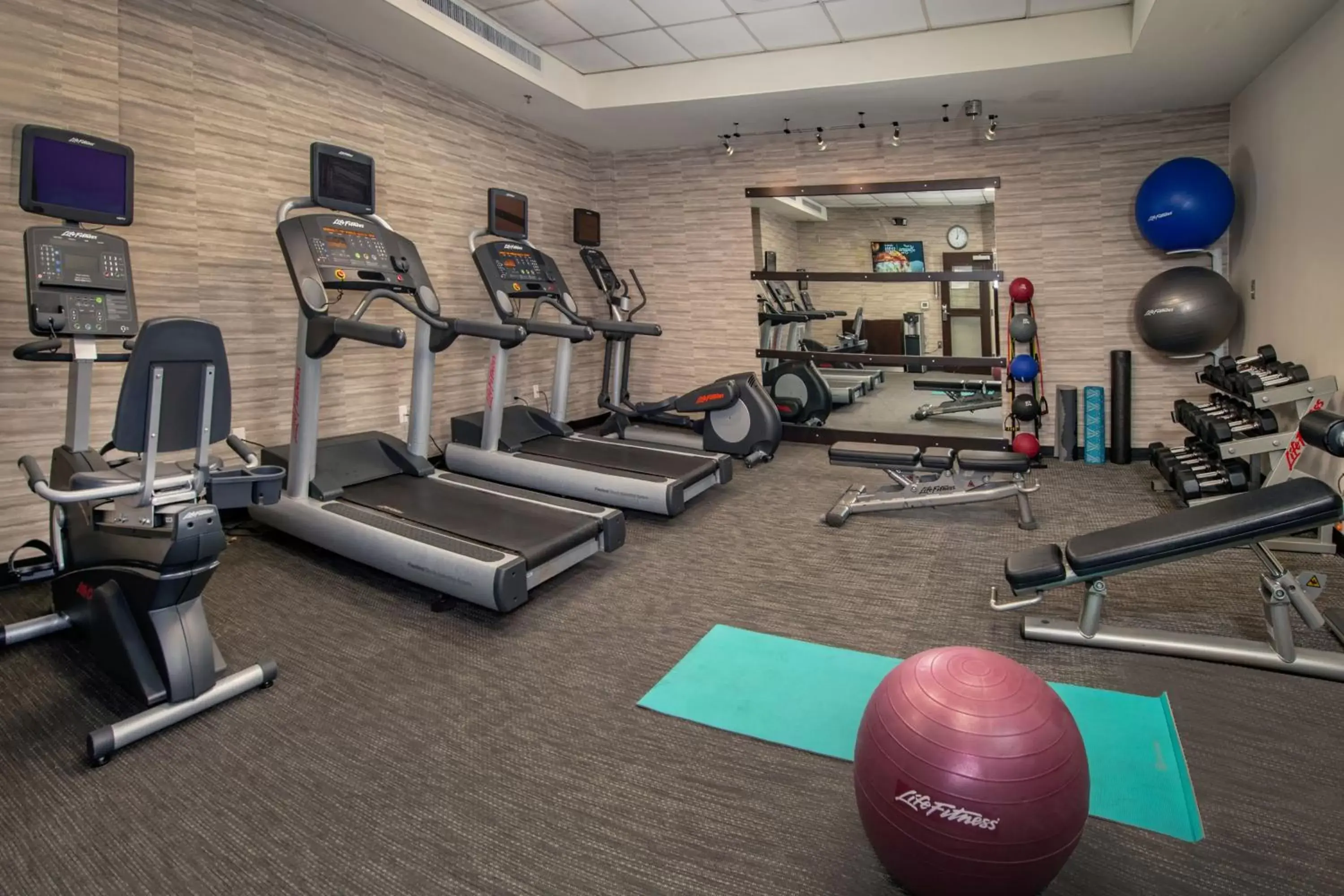 Fitness centre/facilities, Fitness Center/Facilities in Courtyard Wilmington Downtown