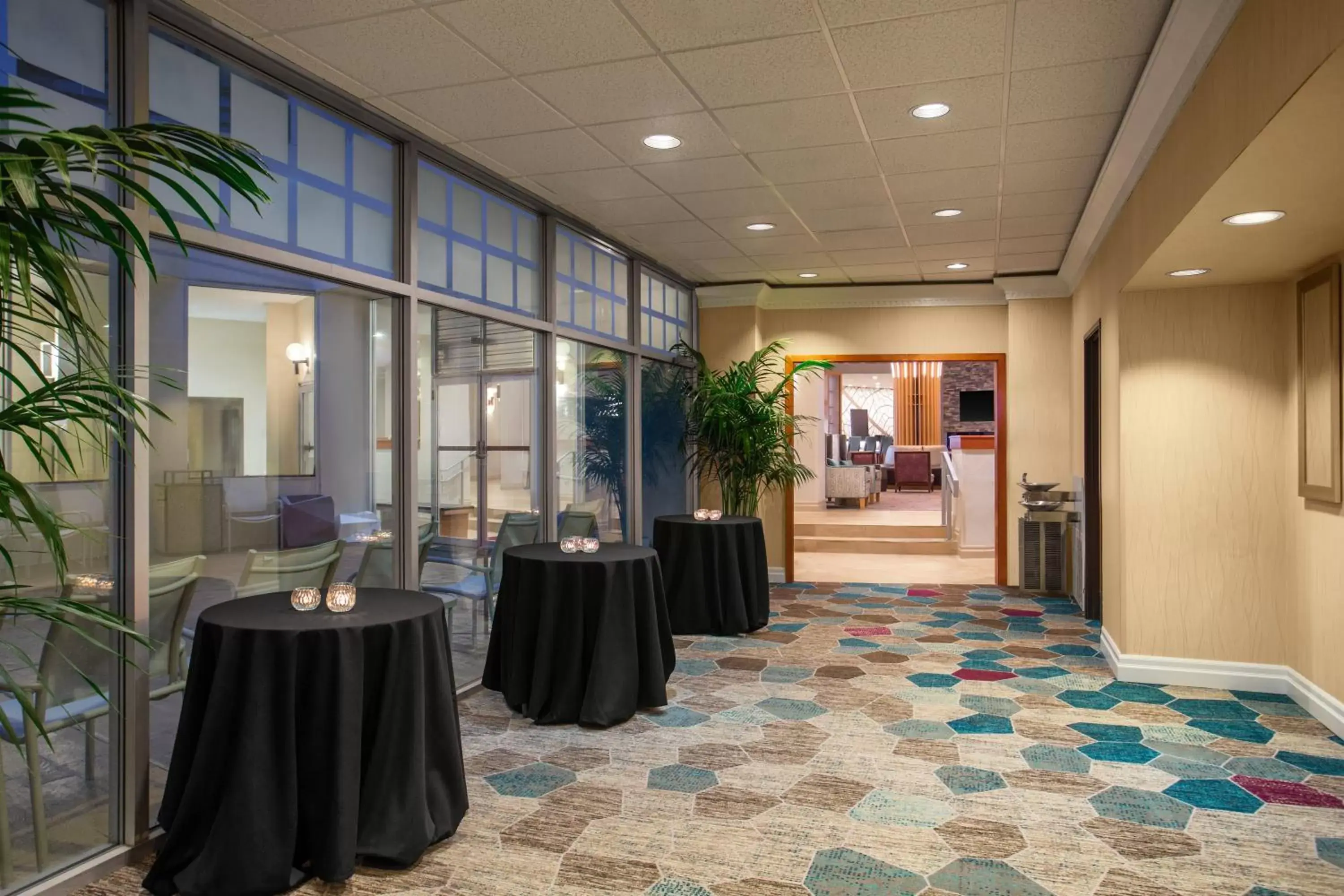 Meeting/conference room in Crowne Plaza Portland - Lake Oswego, an IHG Hotel