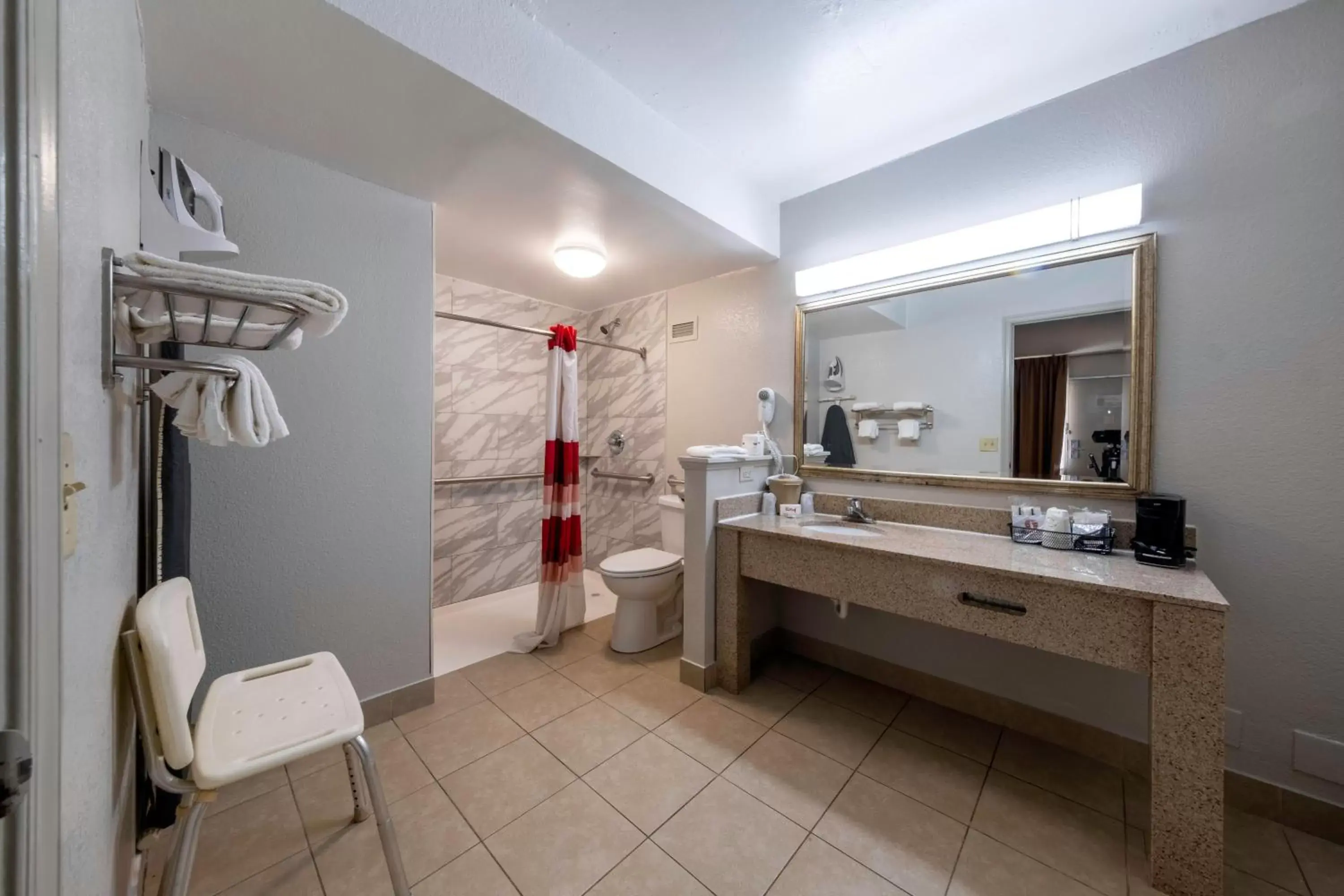 Bathroom in Red Roof Inn Charlottesville