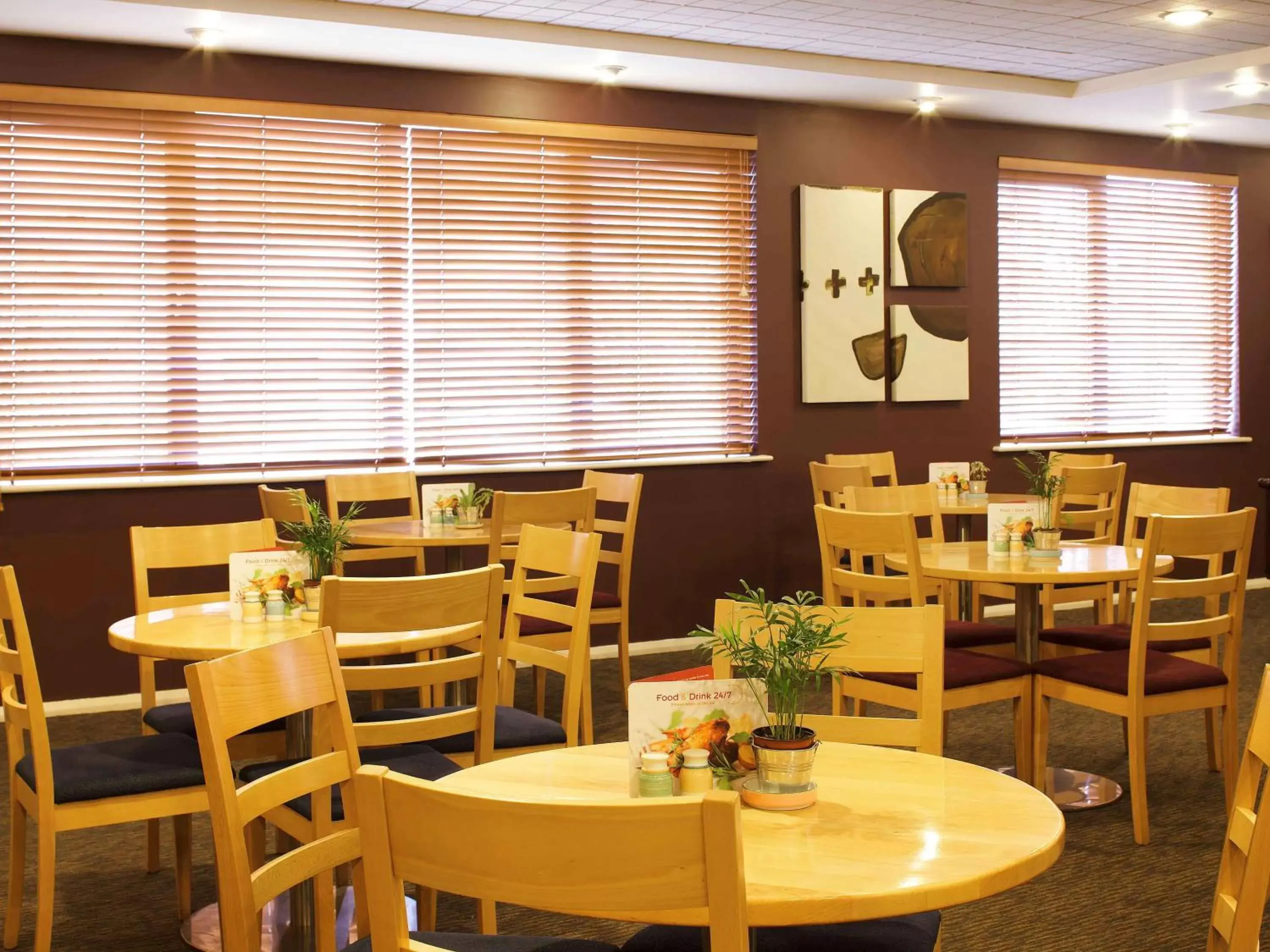 Restaurant/places to eat in ibis Chesterfield North - Barlborough Restaurant/places to eat in ibis Chesterfield North - Barlborough