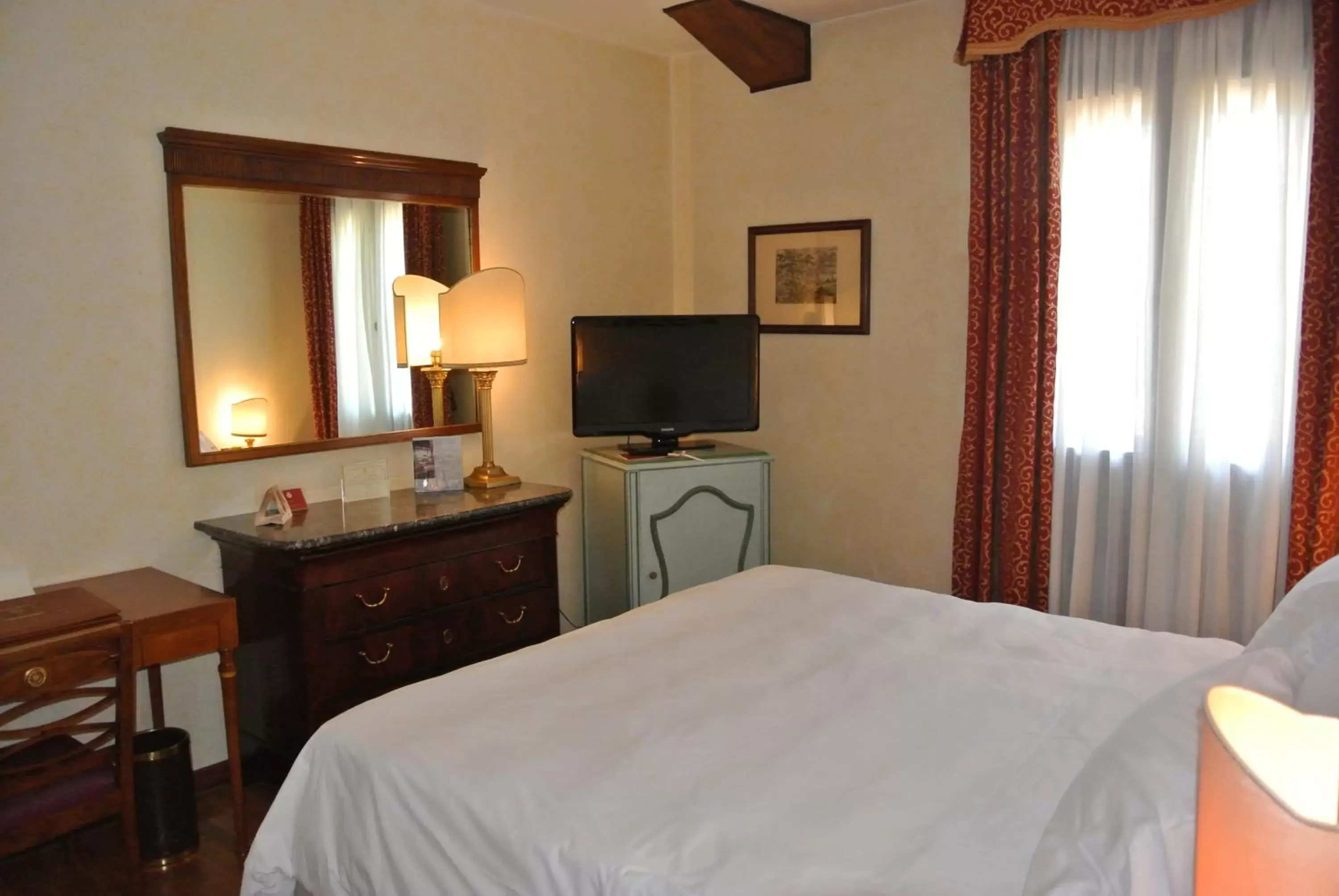 hair dresser, Bed in Hotel Villa Cipriani