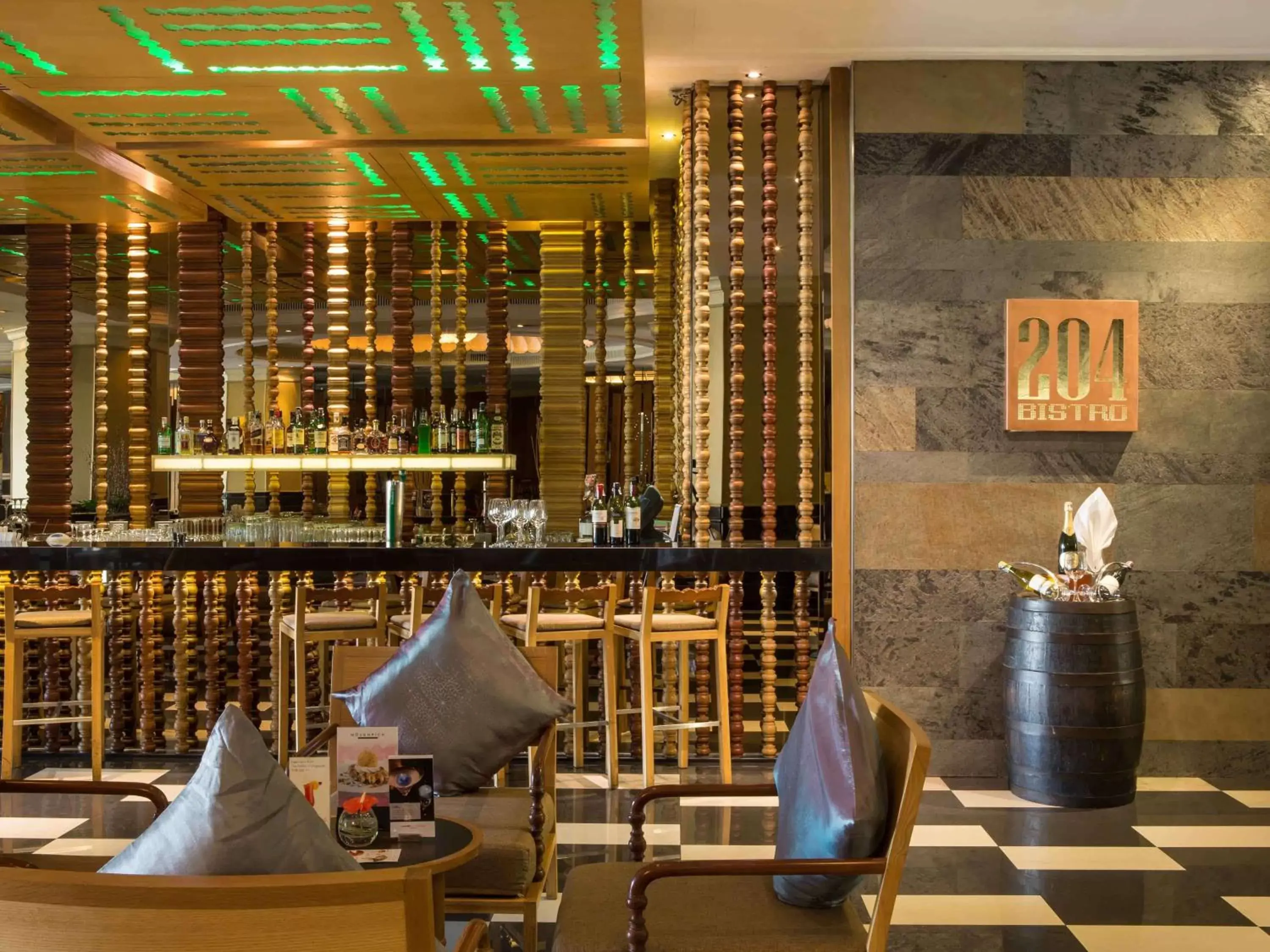 Lounge or bar, Restaurant/Places to Eat in Swissotel Bangkok Ratchada