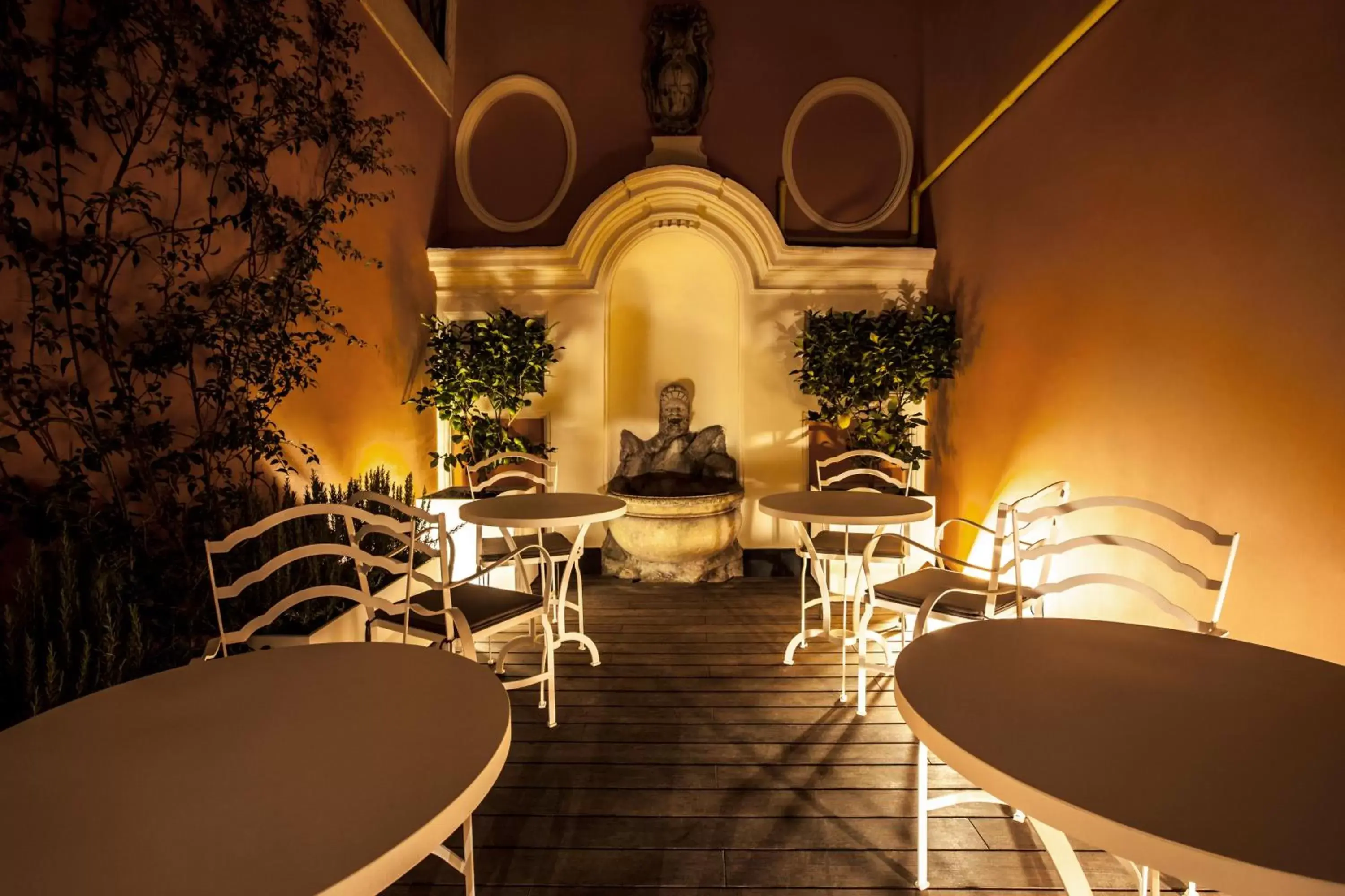 Garden, Restaurant/Places to Eat in DOM Hotel Roma - Preferred Hotels & Resorts